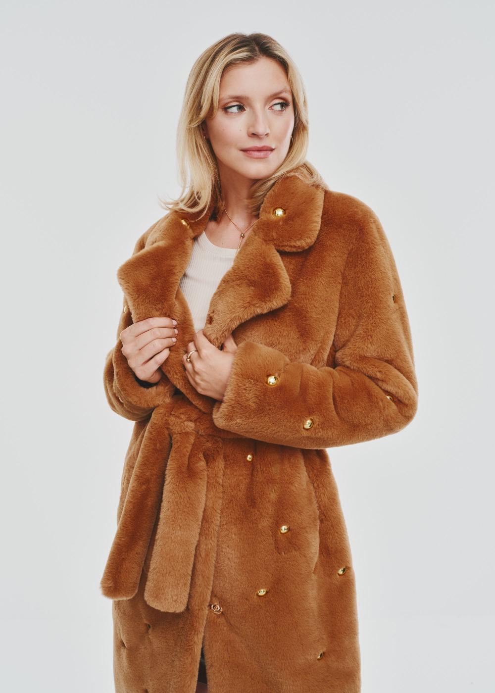 Long women s fur coat in camel color FUTDP 0054 24 Z24