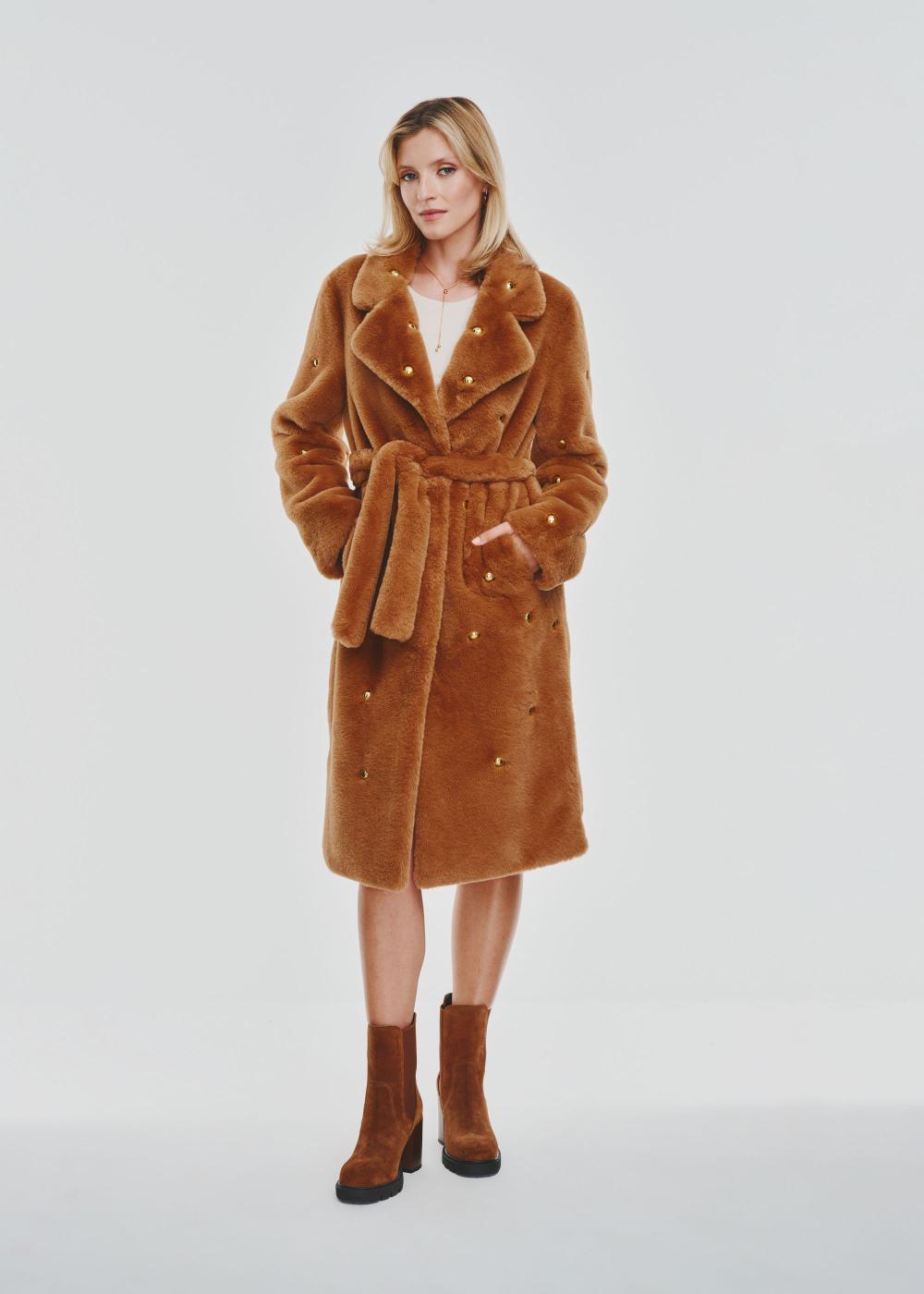 Long women s fur coat in camel color FUTDP 0054 24 Z24