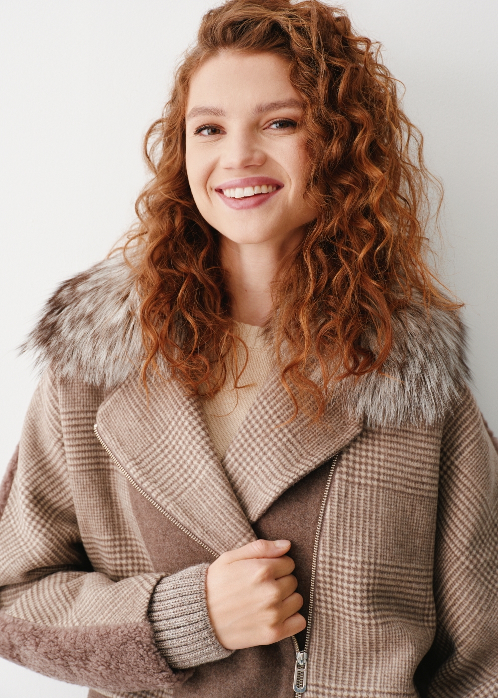 Kożuch brązowy na suwak damski KOZDS-0073-1387(Z23) | OCHNIK