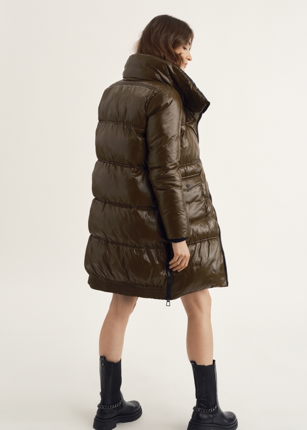 Oliwkowa kurtka zimowa damska pikowana KURDT-0382-57(Z23) | OCHNIK