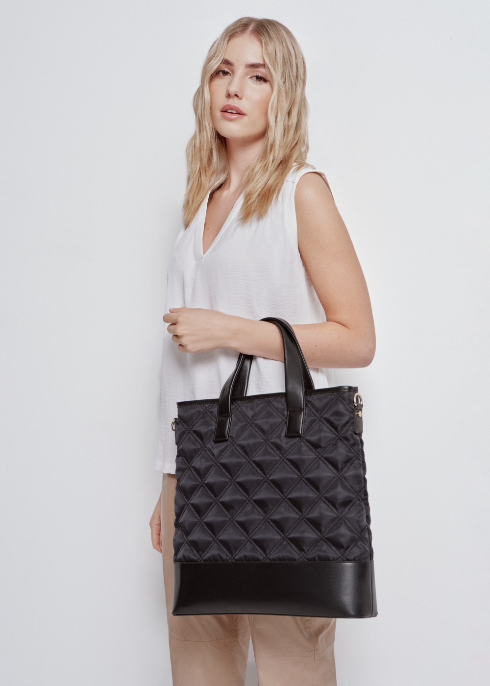 Pikowana czarna torebka shopper damska TOREN-0283-99(W24