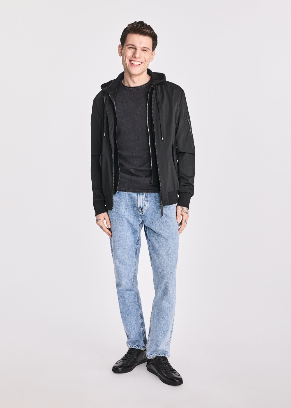 Czarna przejściowa kurtka męska KURMT-0361-99(W25) | OCHNIK