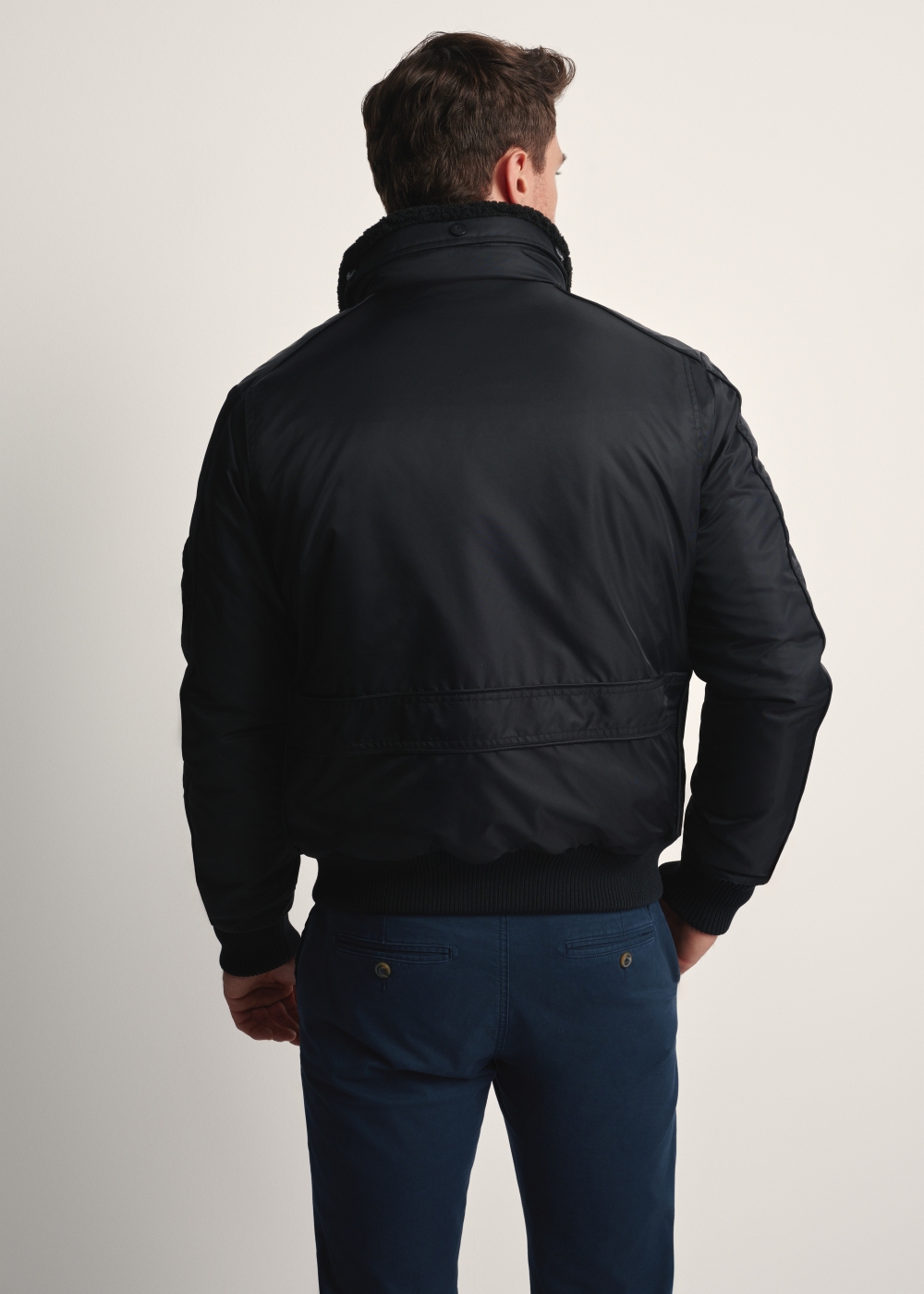 Czarna kurtka męska z kołnierzem KURMT-0399-99(Z25) | OCHNIK