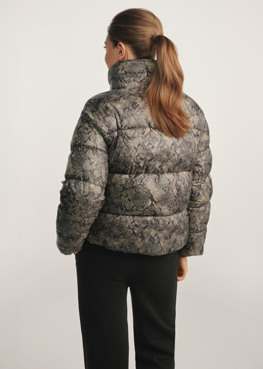 Kurtka damska z motywem skóry węża KURDT-0598-54(Z25) | OCHNIK