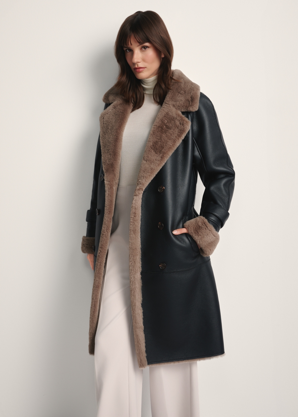 Czarny długi kożuch damski KOZDP-0012-99(Z25) | OCHNIK