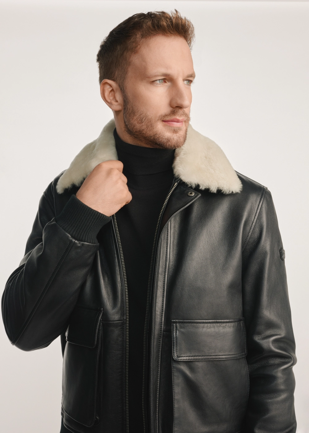 Czarna skórzana kurtka męska pilotka KURMS-0378-2745(Z25) | OCHNIK