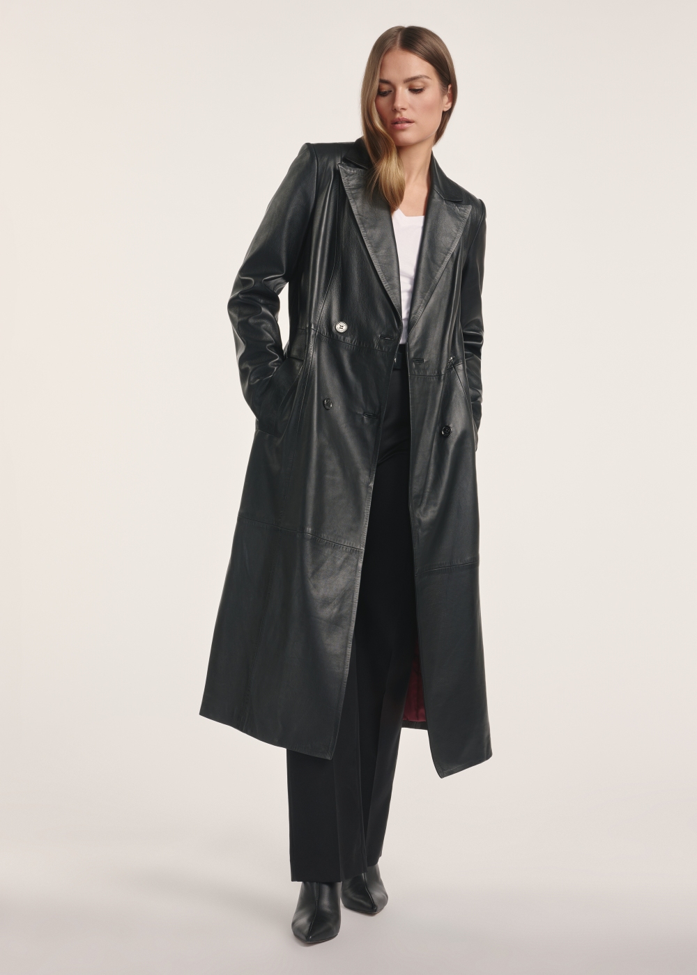 Czarny skórzany płaszcz damski KURDS-0546-5344(Z25) | OCHNIK