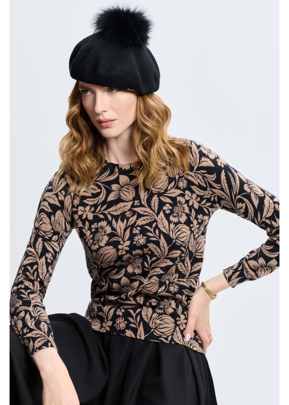 Czarny wełniany beret damski CZADT-0181-99(Z24) | OCHNIK