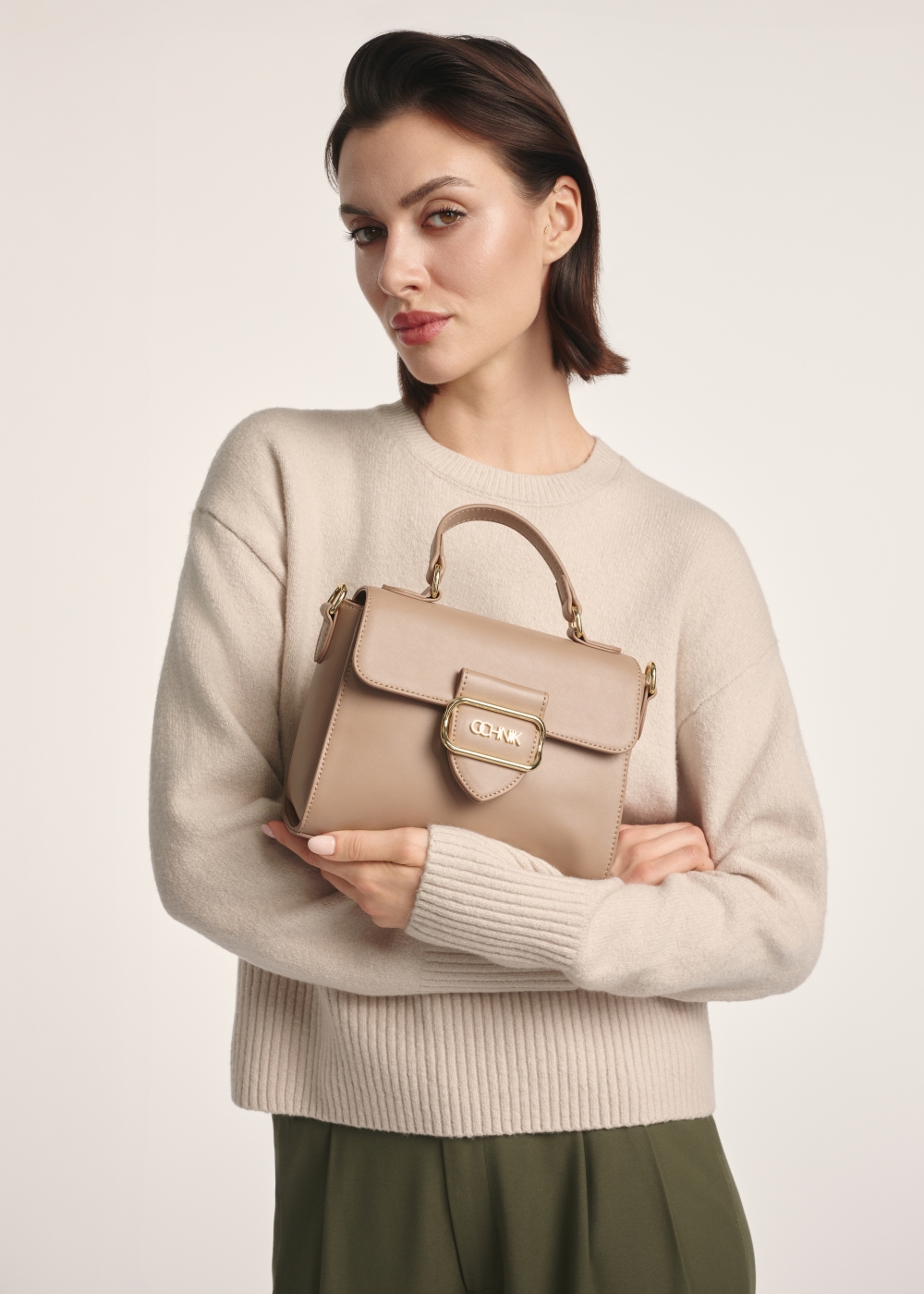 Beżowa mała torebka damska na ramię TOREC-0962A-81(Z25) | OCHNIK