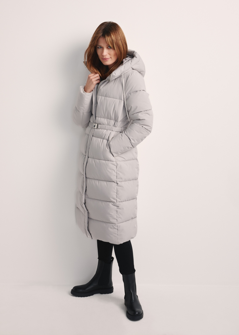 冬月2602W2 Długa jasnoszara kurtka damska KURDT-0602-66(Z25) | OCHNIK