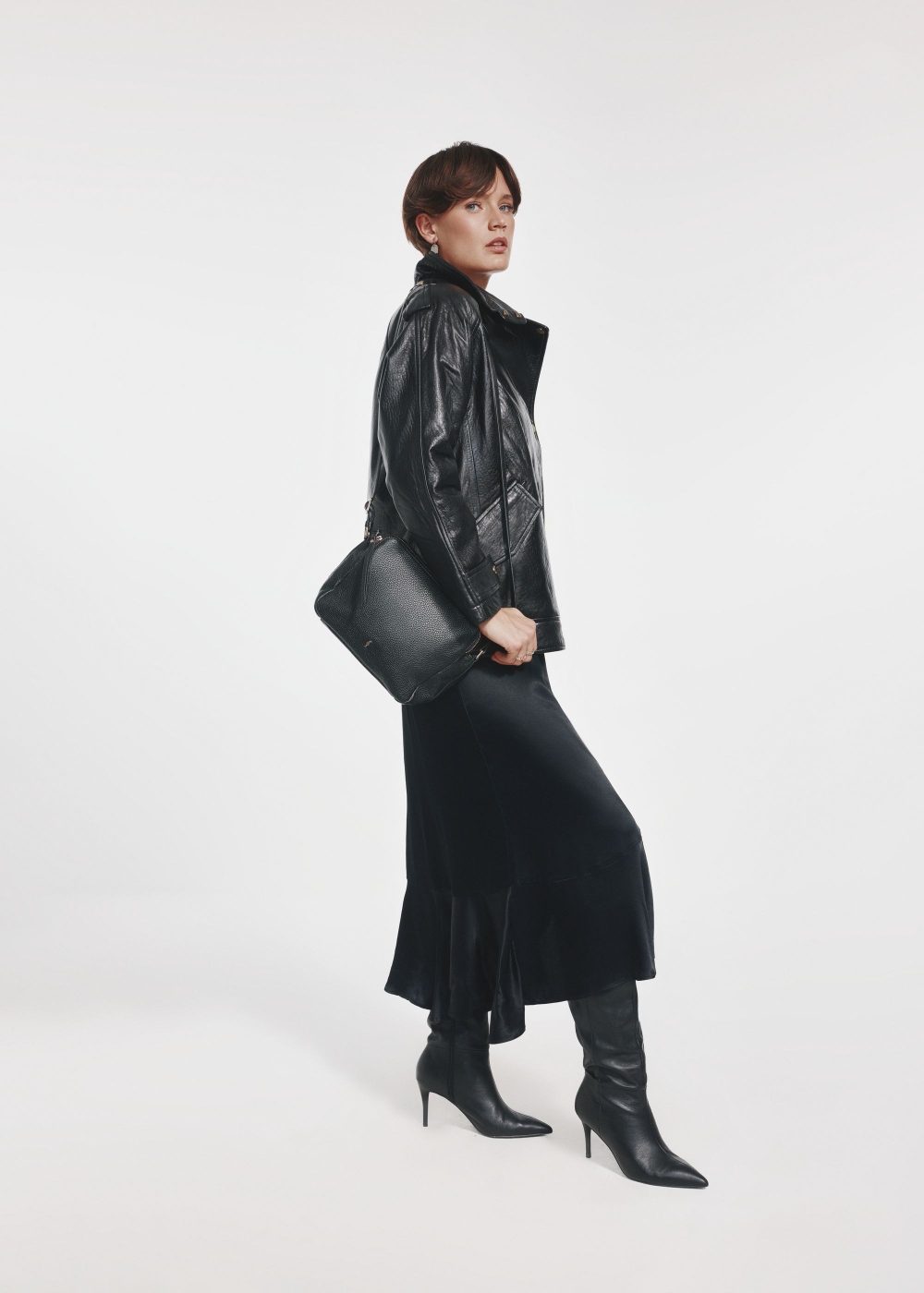 7555 Sページ Czarna skórzana listonoszka damska TORES-1056-99(Z24 | OCHNIK