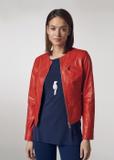Czerwona taliowana kurtka skórzana damska KURDS-0155-1094(W21)