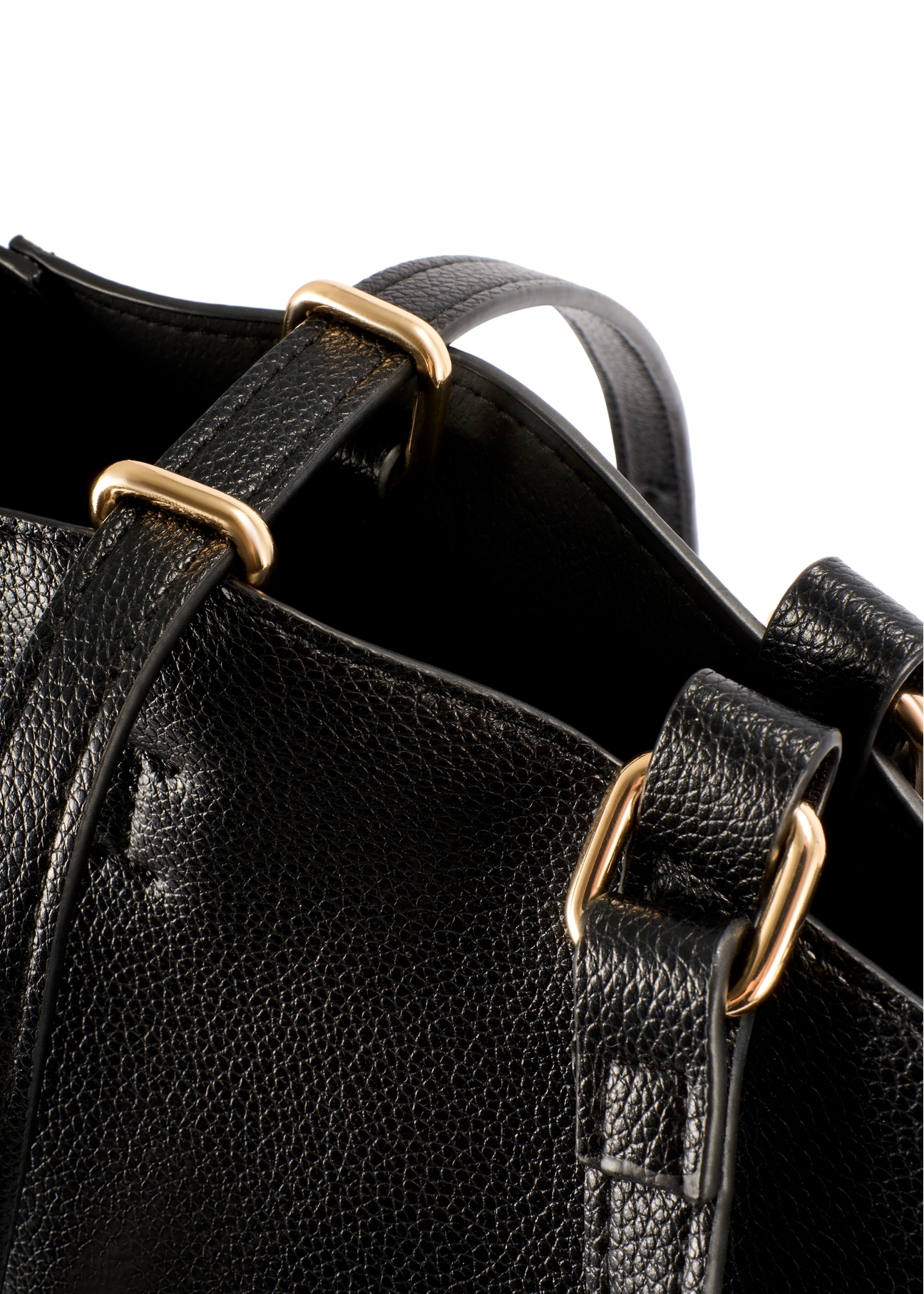 Duża czarna torebka shopper TOREC-1201-99(W26), zbliżenie na detal produktu na białym tle.