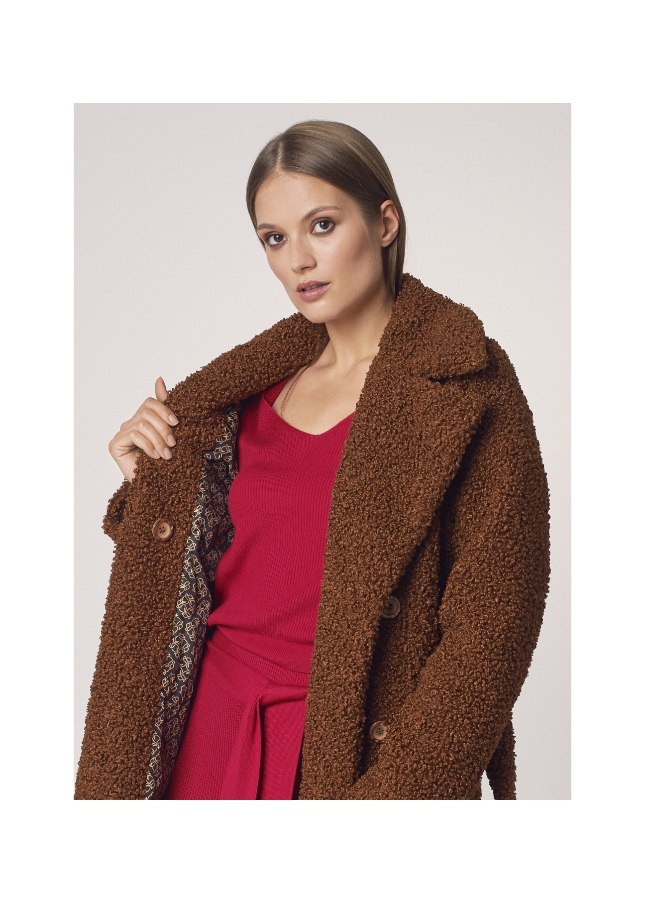Długi brązowy płaszcz damski FUTDP-0010-89(Z21)-02