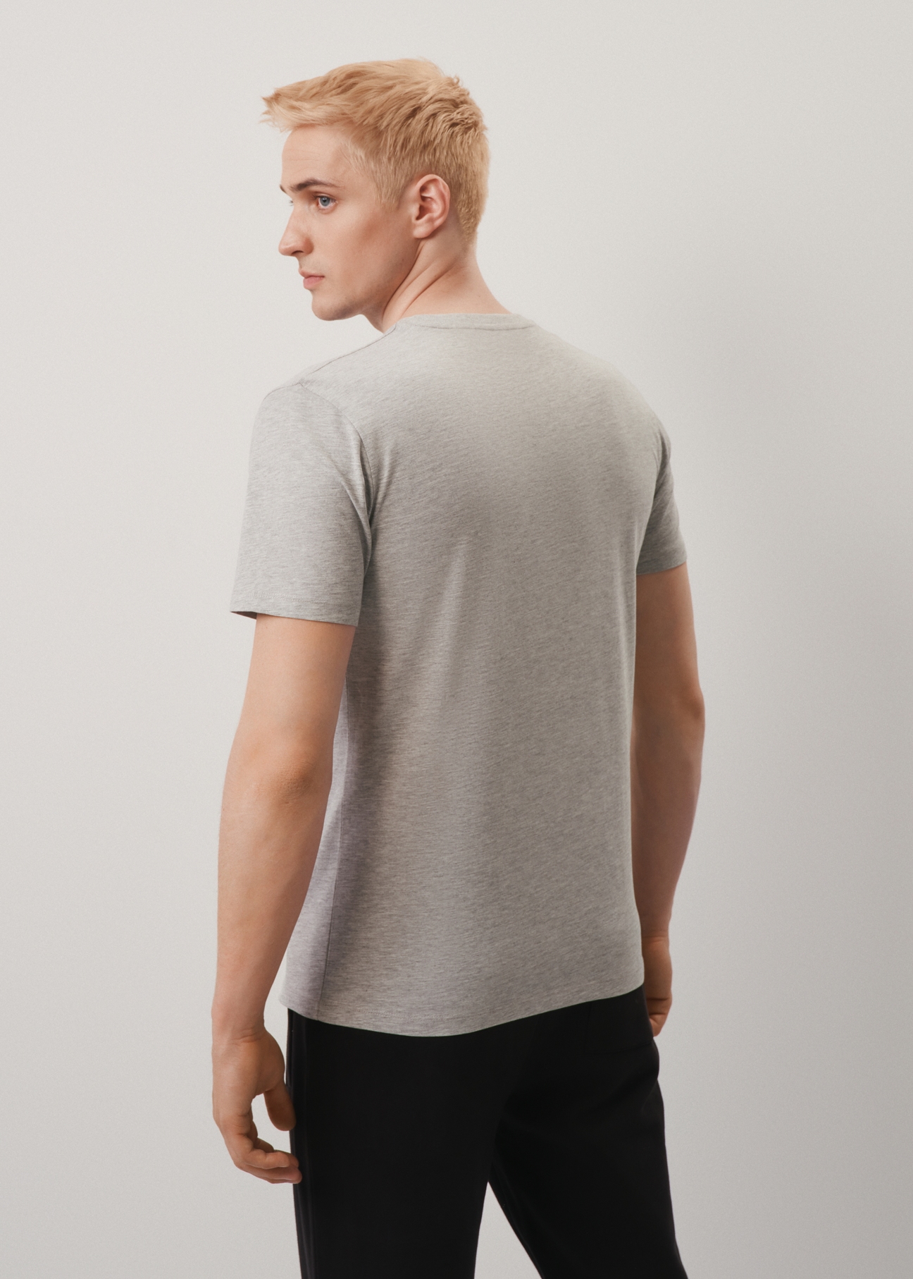 Szary T-shirt męski z logo TSHMT-0094-91(Z23)-02