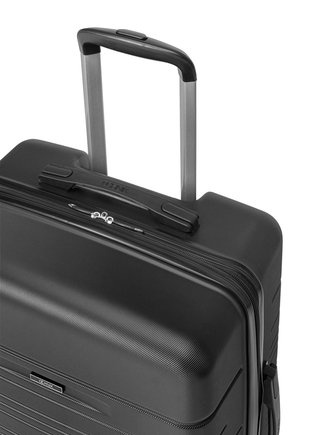 Walizka średnia na kółkach WALAB-0083-99-24(W26) - zbliżenie na detal, na białym tle. 