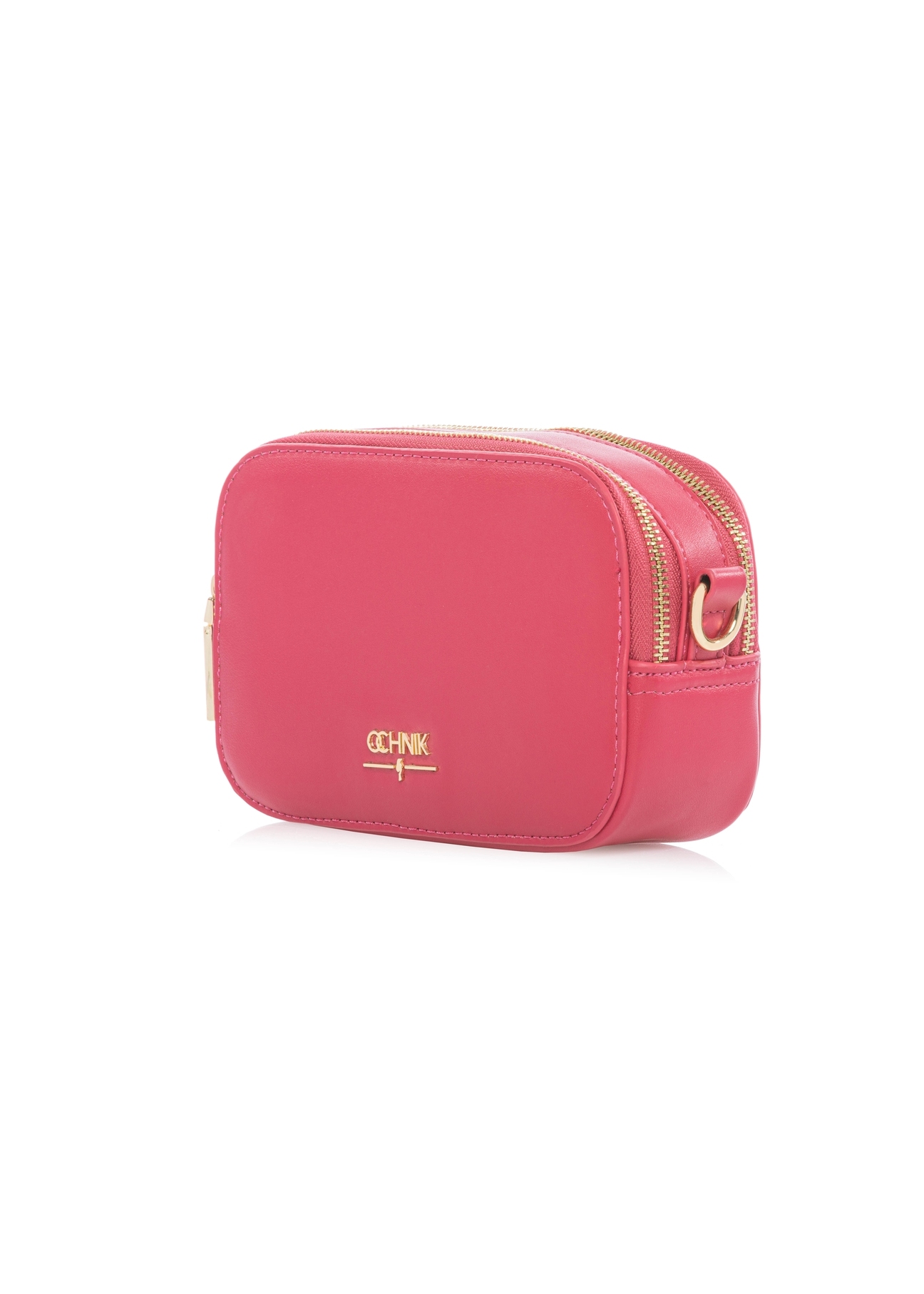 Fuksjowa mała torebka damska TOREC-1172-5E(W26)- widok produktu po skosie, na białym tle. 