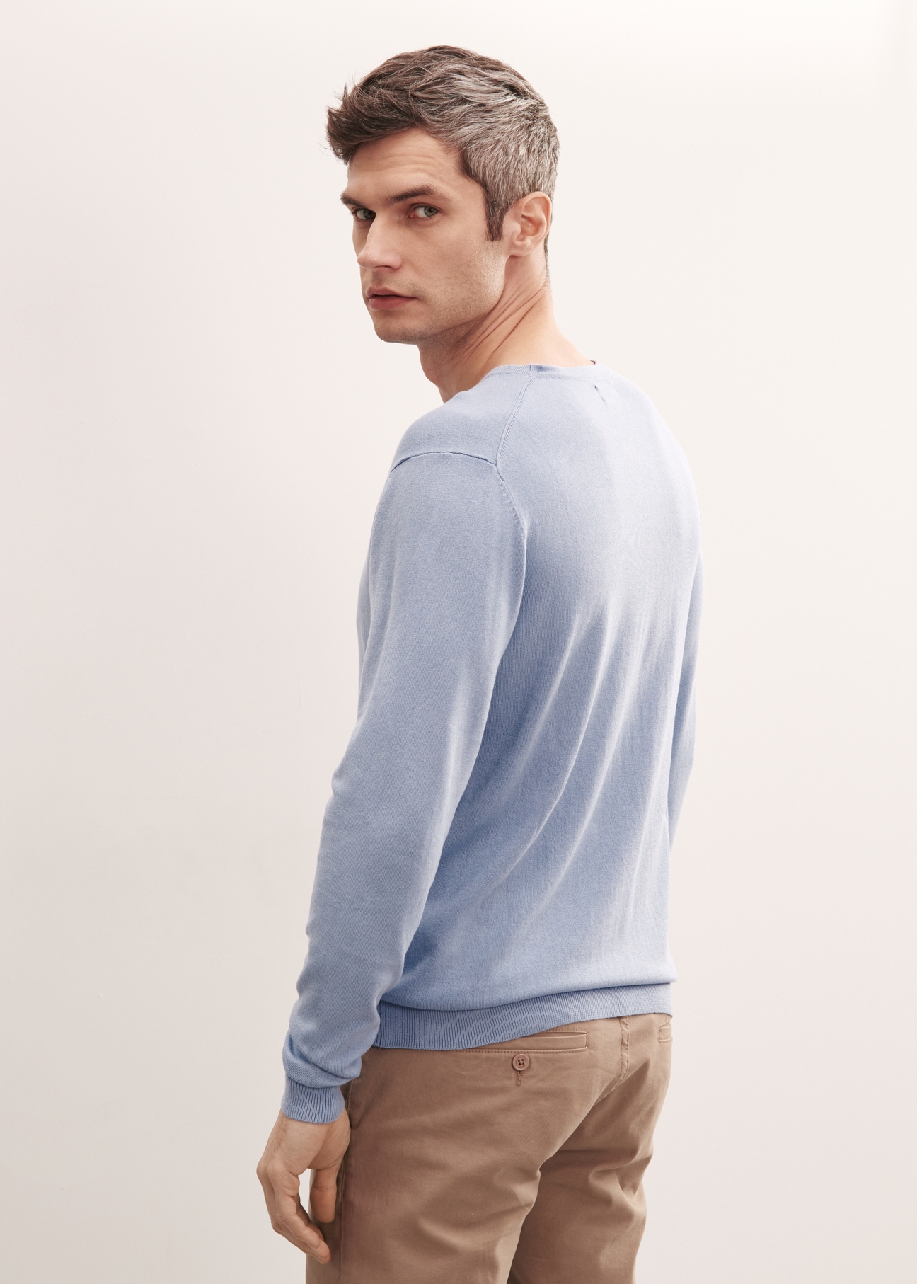 Niebieski sweter męski basic SWEMT-0127-61(W23)-03