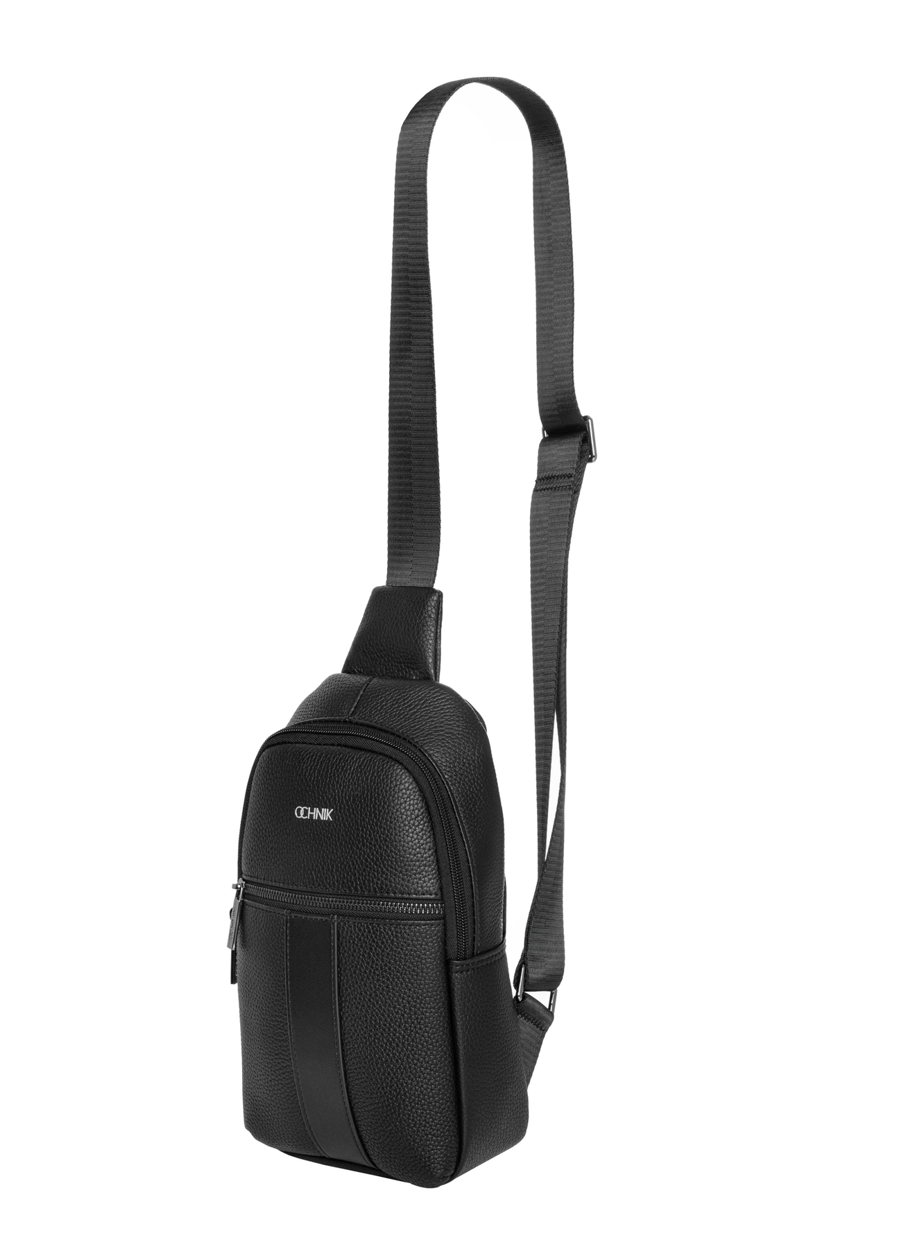 Czarna męska skórzana nerka crossbody TORMS-0538-9I(Z26), widok produktu skosem na białym tle.
