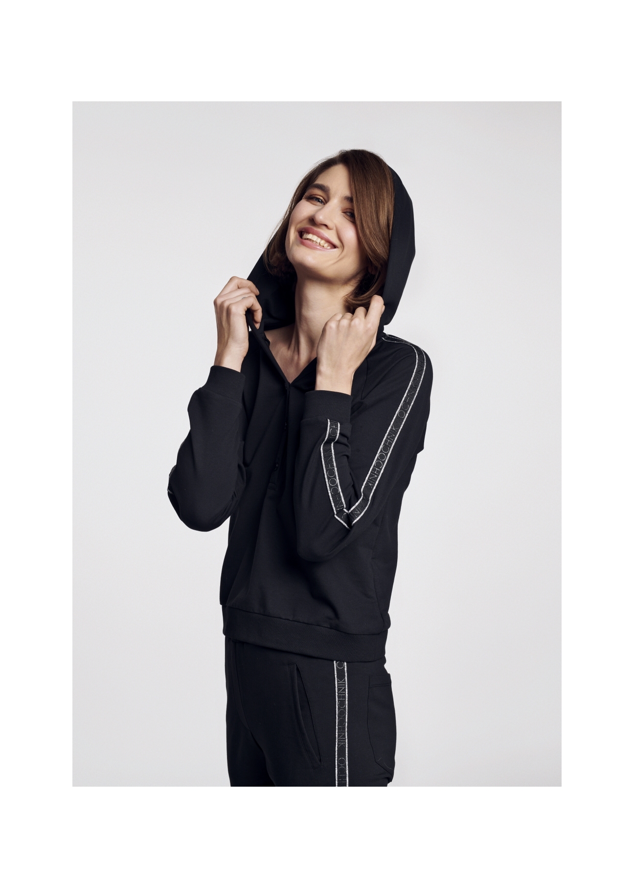 Bluza damska rozpinana z kapturem BLZDT-0062-99(W21)-02