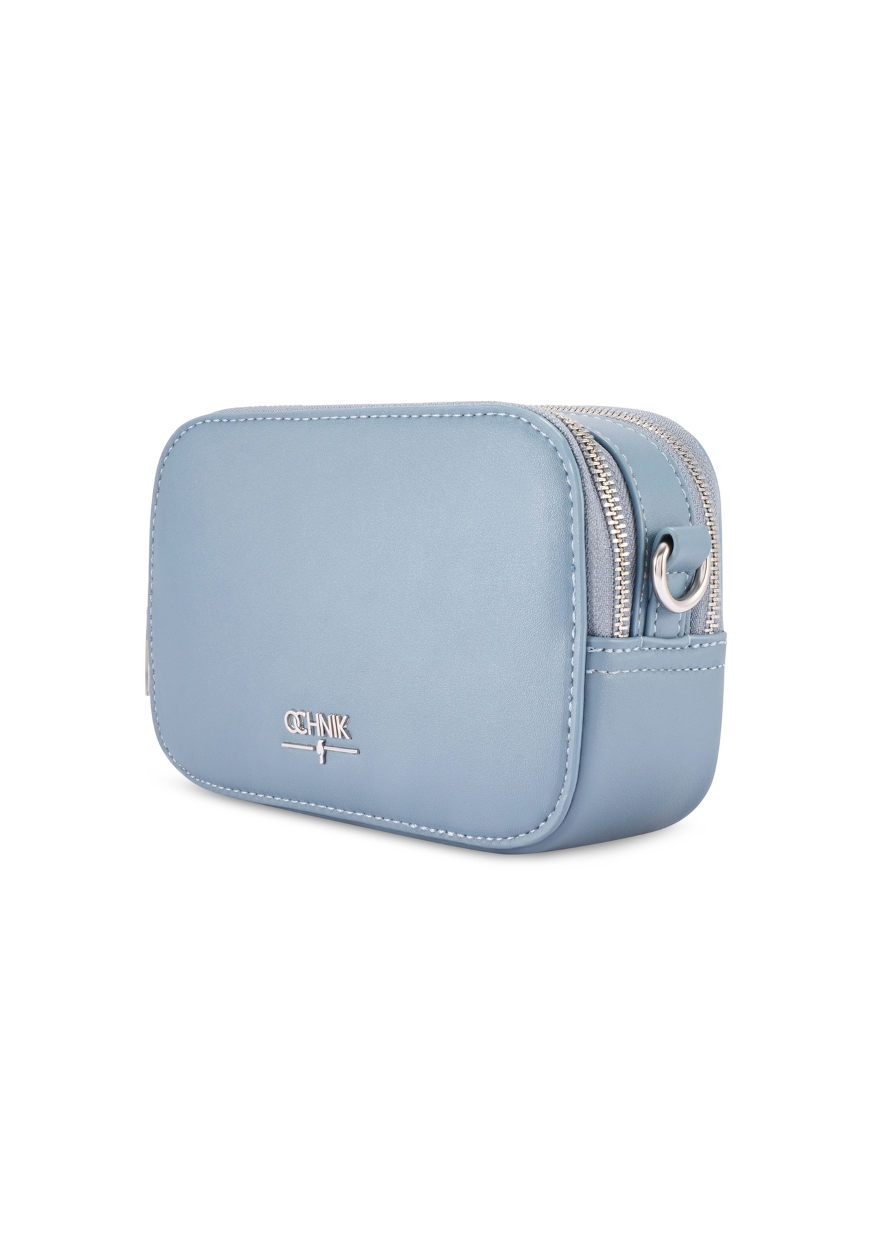 Niebieska mała torebka damska TOREC-1172-7C(W26) - widok produktu po skosie, na białym tle.