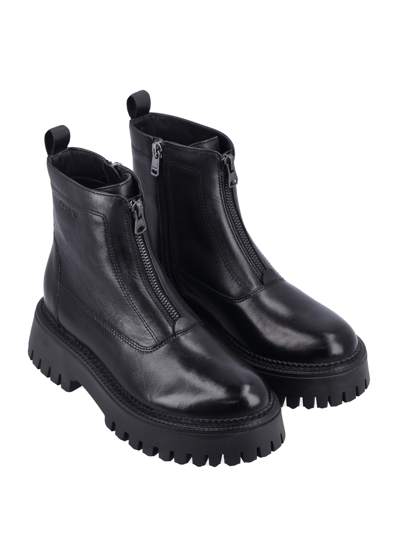Czarne skórzane botki damskie BUTYD-1291-99(Z26), widok produktu skosem na białym tle.
