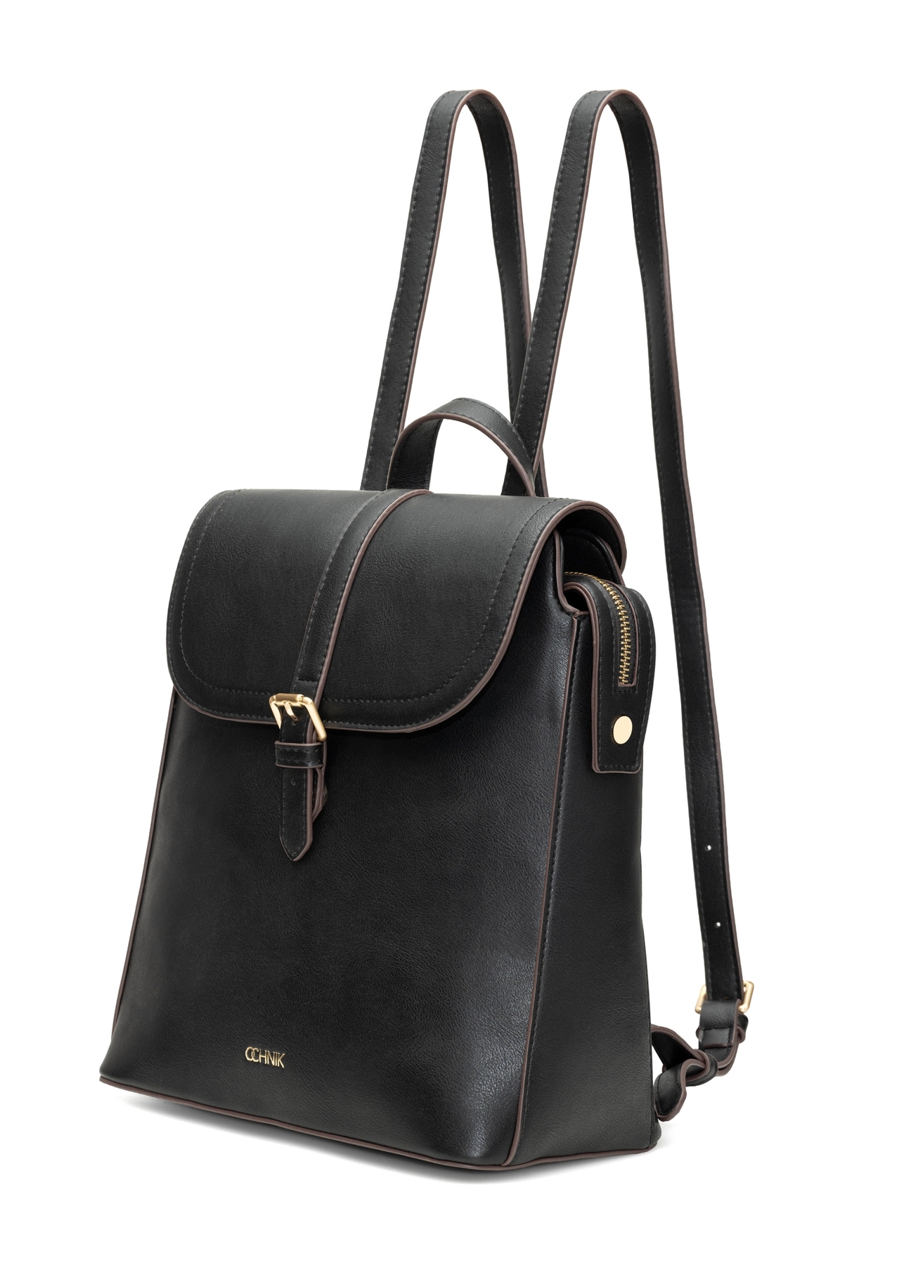 Plecak damski w kolorze czarnym TOREC-1198-99(W26) - widok produktu po skosie, na białym tle. 