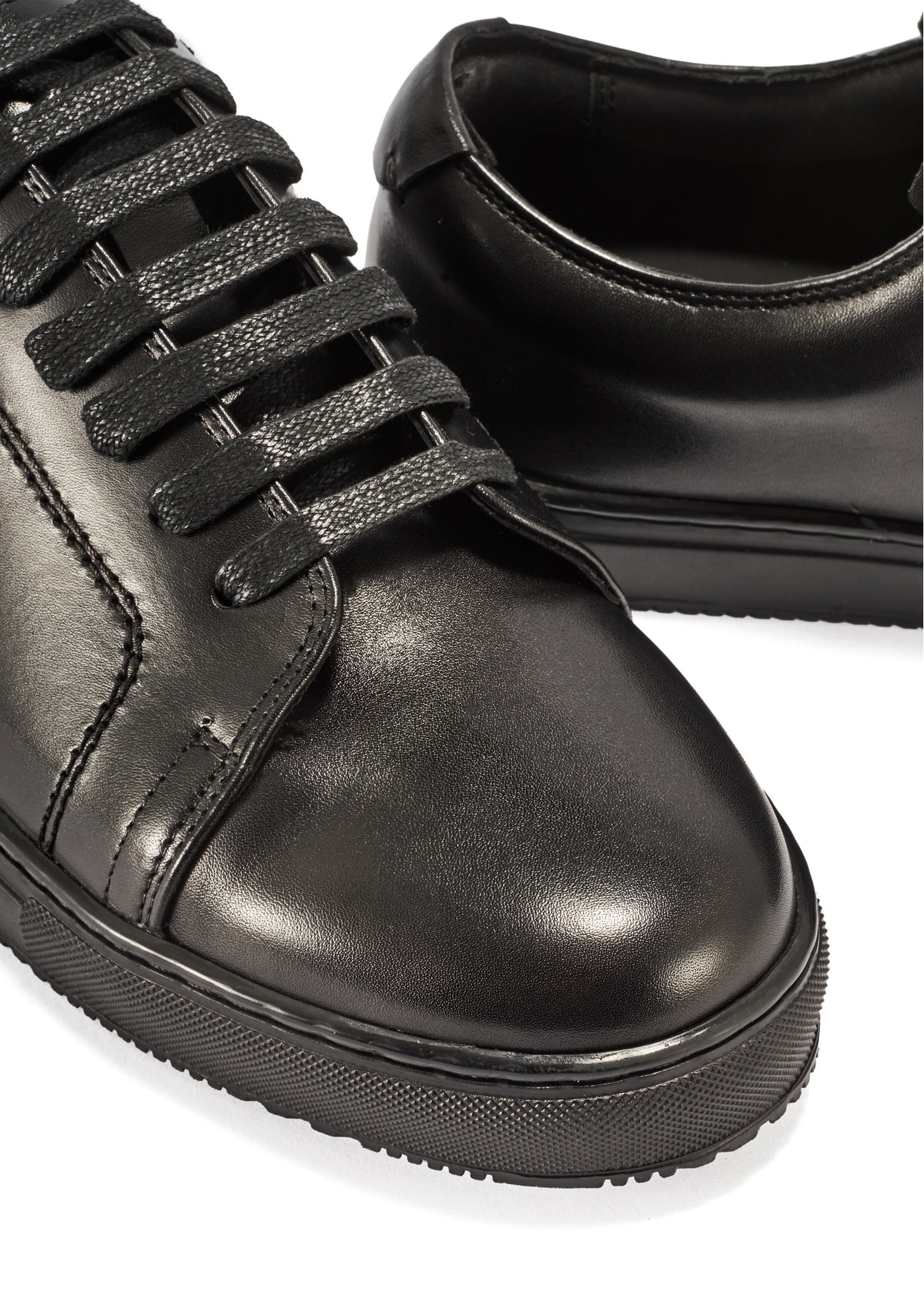 Skórzane czarne buty sportowe BUTYM-0508-99(Z25)