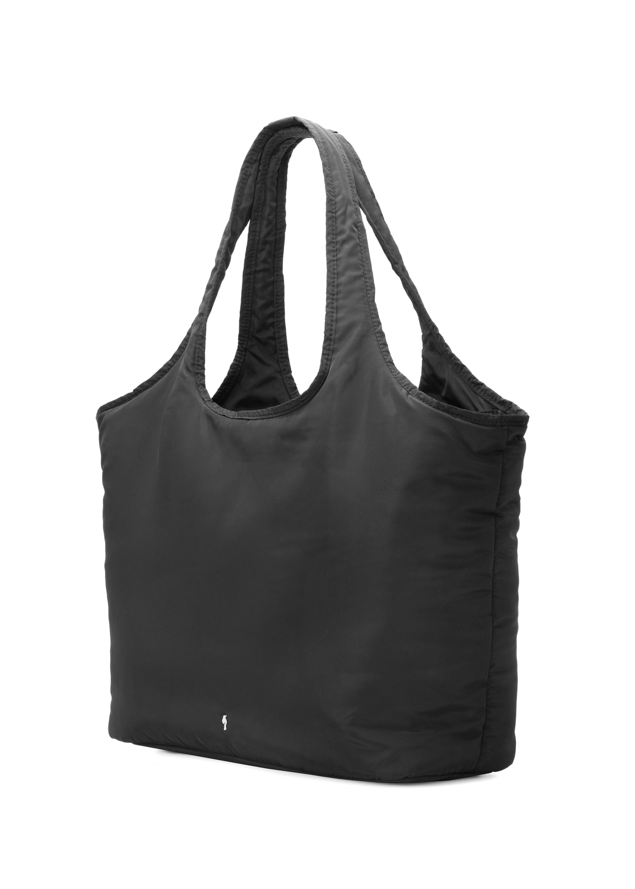 Duża nylonowa torebka damska TOREN-0340-99(W26), widok produktu skosem na białym tle.