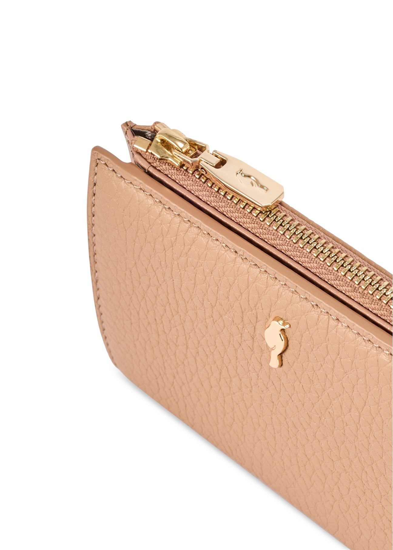 Skórzany portfel damski w kolorze brudnego różu PORES-0984-5D(W26), zbliżenie na detal produktu na białym tle.