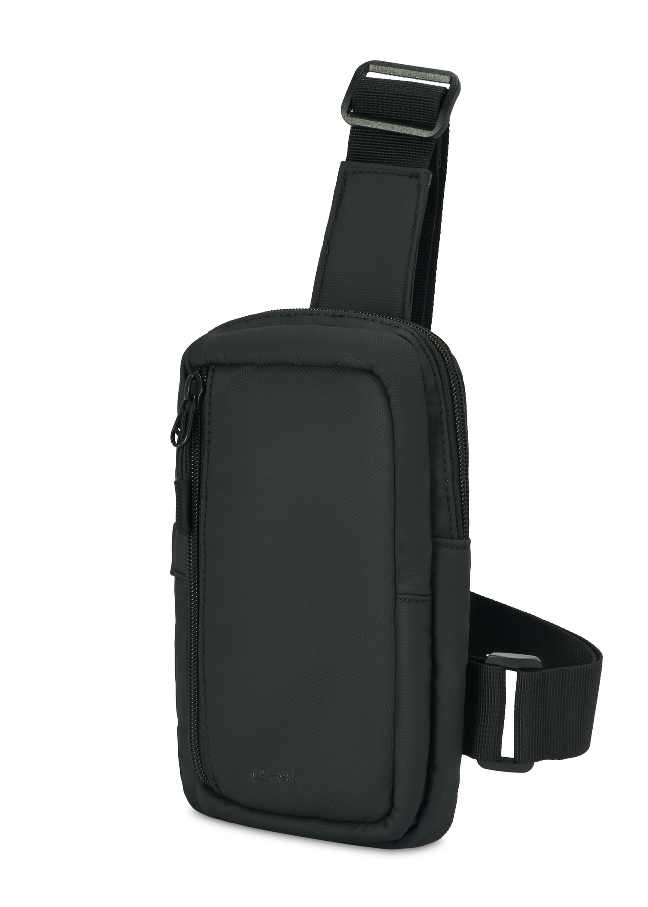 Mała czarna saszetka męska TORMN-0363-99(Z25), widok produktu skosem na białym tle.