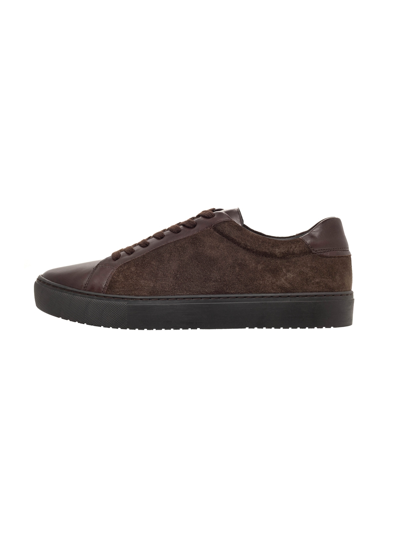 Ciemnobrązowe skórzane sneakersy męskie BUTYM-0544-1I(Z26), widok produktu z boku na białym tle.
