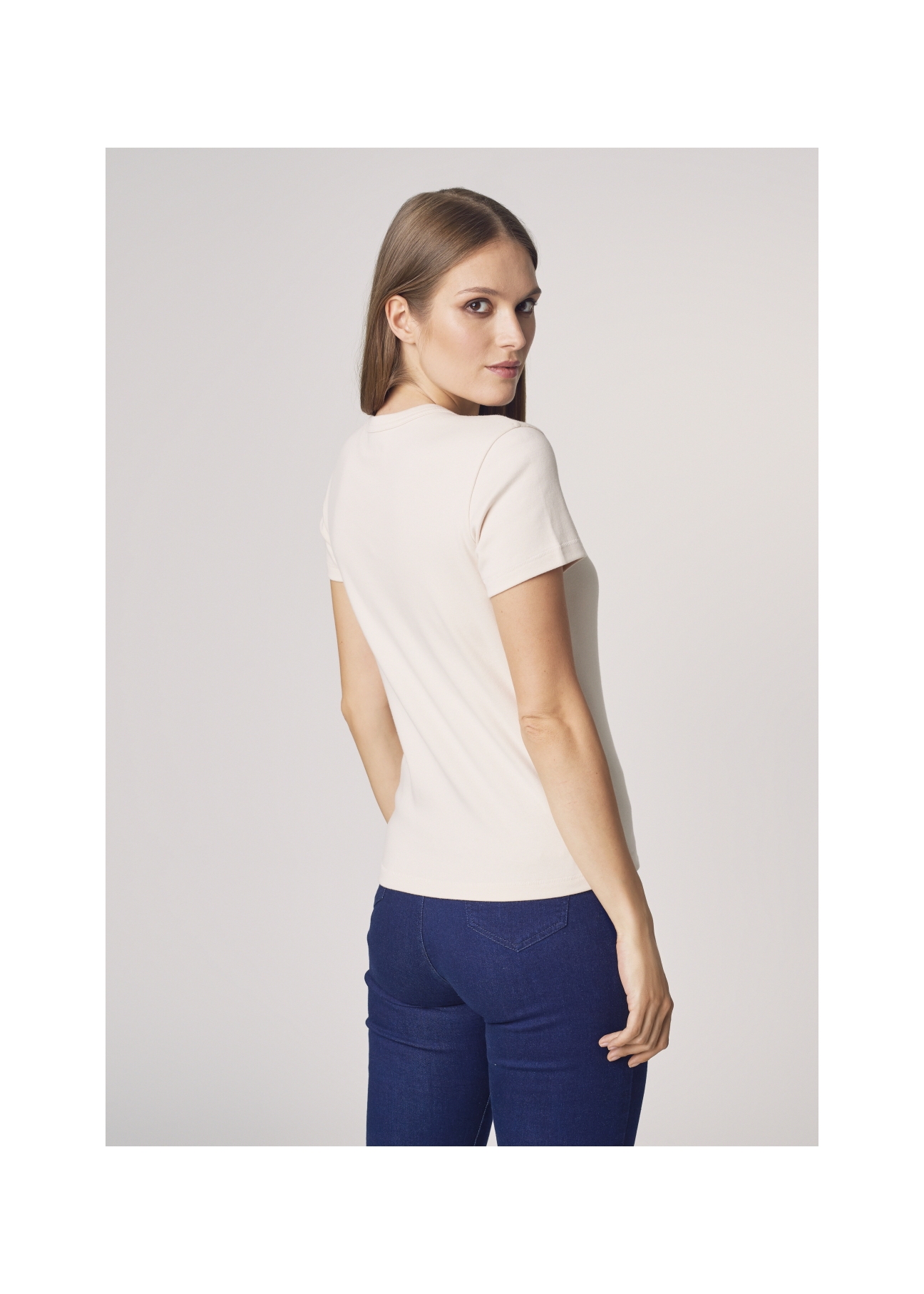 Beżowy T-shirt basic damski TSHDT-0076-81(Z21)-02