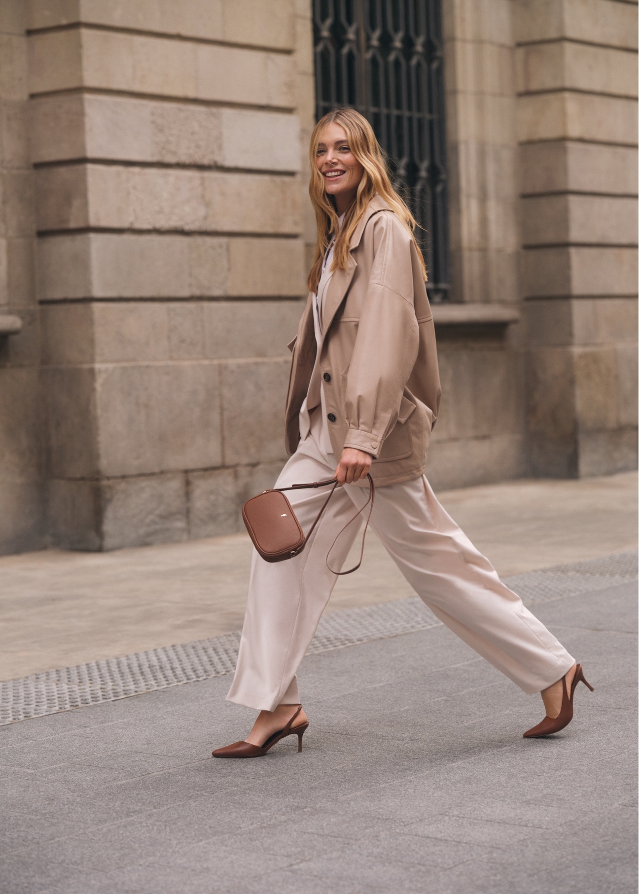 Mała skórzana torebka damska w kolorze camelu TORES-0466E-1D(W26)