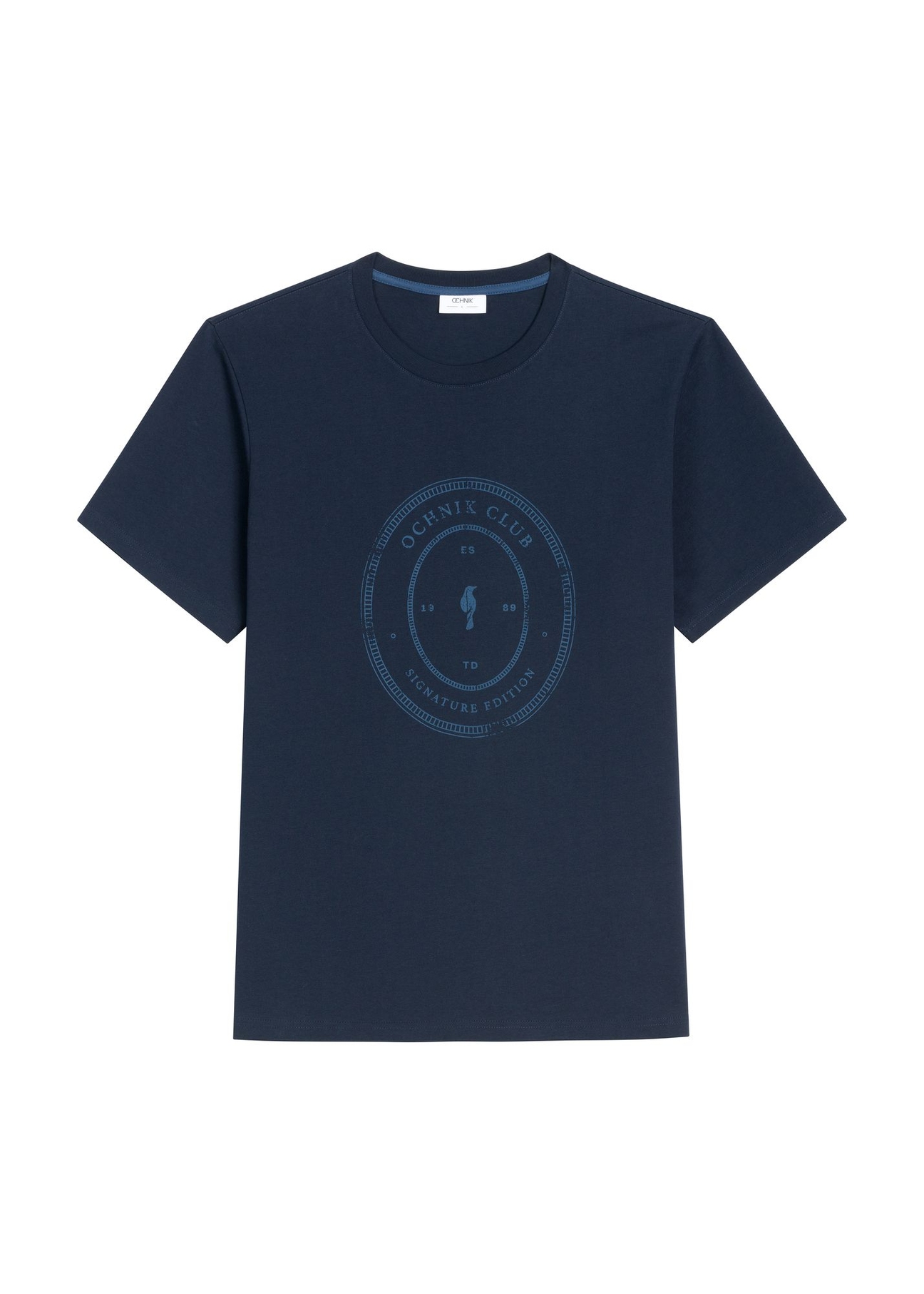 Granatowy bawełniany T-shirt męski z nadrukiem TSHMT-0152-7E(Z26)- widok produktu z przodu, na białym tle. 