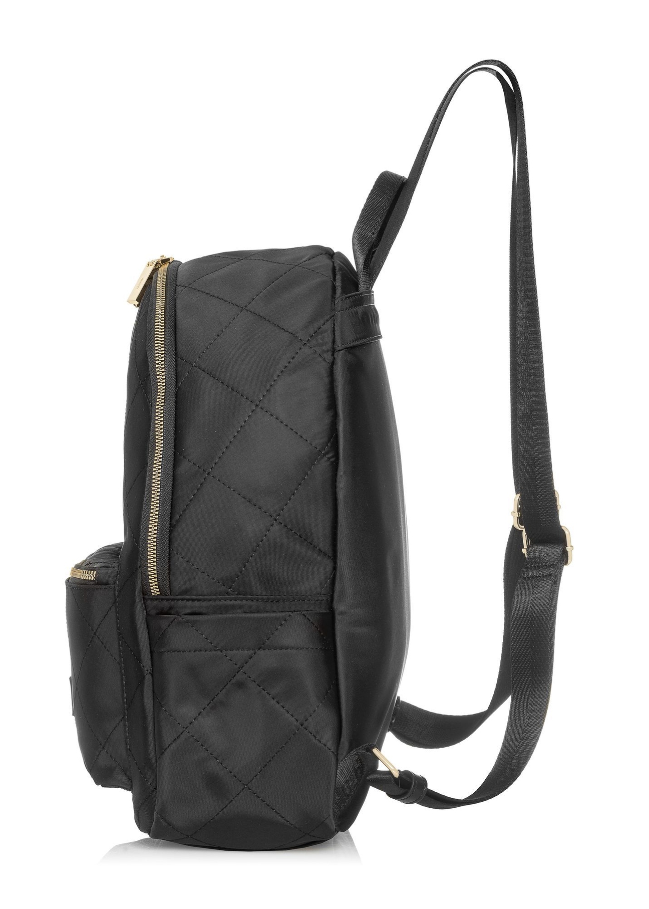 Czarny pikowany plecak damski TOREN-0265A-99(Z25) - widok produktu z boku na białym tle. 