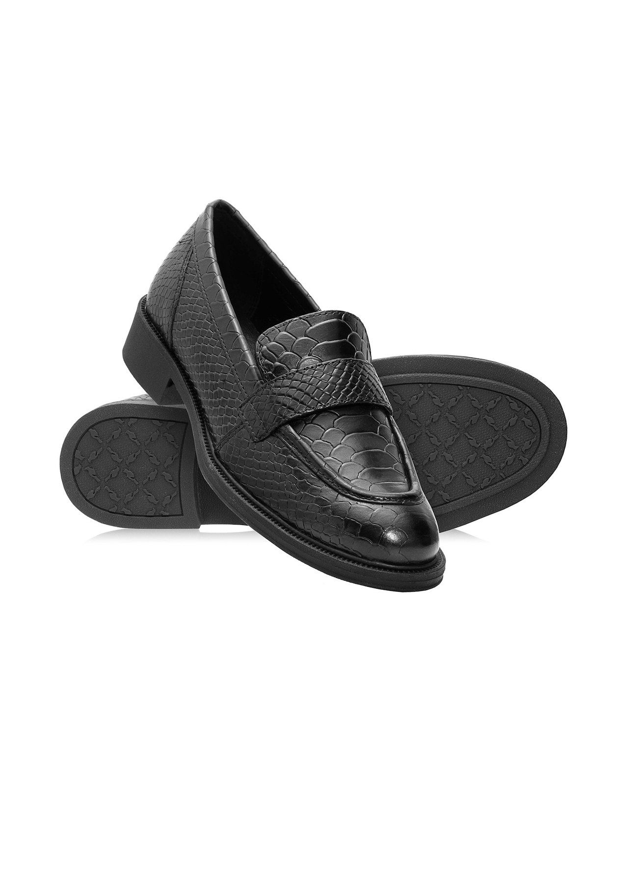 Czarne skórzane mokasyny damskie croco BUTYD-1198-99(Z25), widok produktu z boku na białym tle.