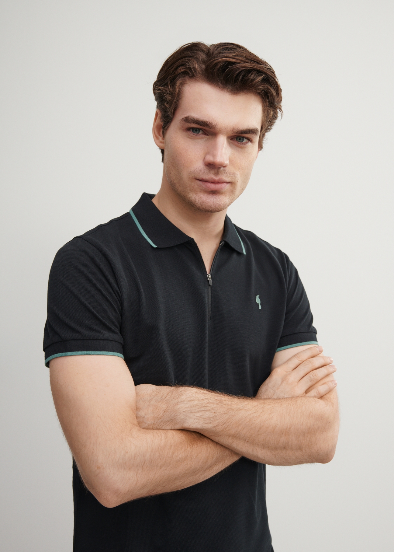 Czarna koszulka polo z logo POLMT-0059-99(W23)-03