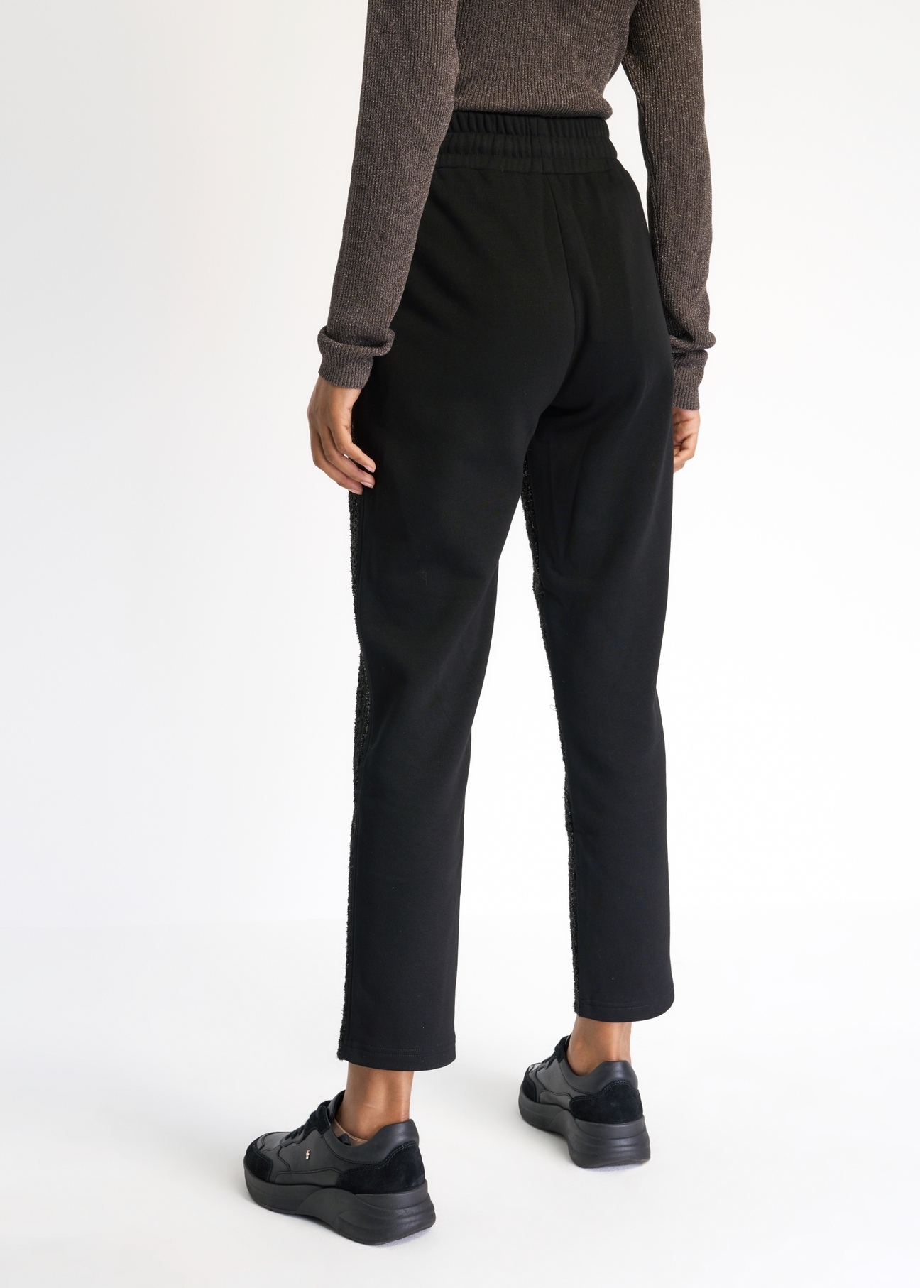 Eleganckie czarne spodnie damskie SPODT-0077-99(Z22)-04
