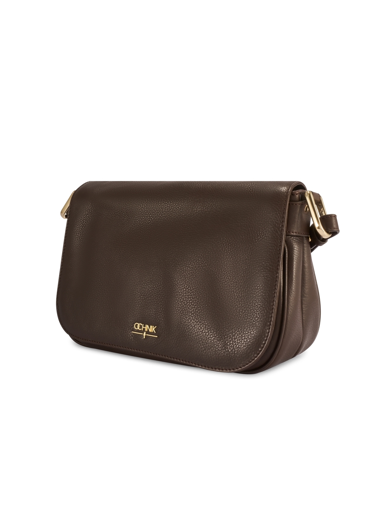 Brązowa skórzana listonoszka damska TORES-1253-1I(W26), widok produktu skosem na białym tle.