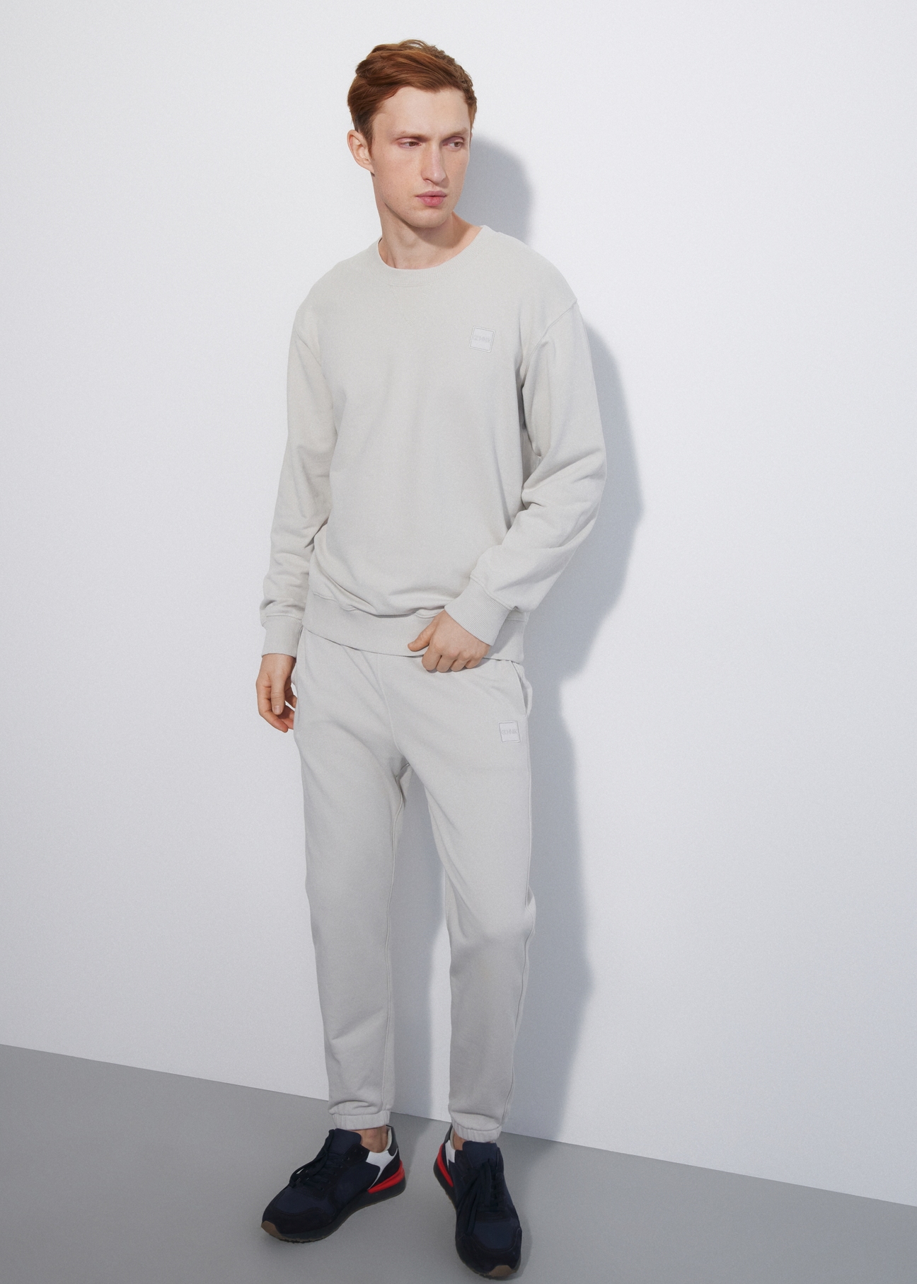 Kremowa bluza męska z logo BLZMT-0057-66(W23)-03