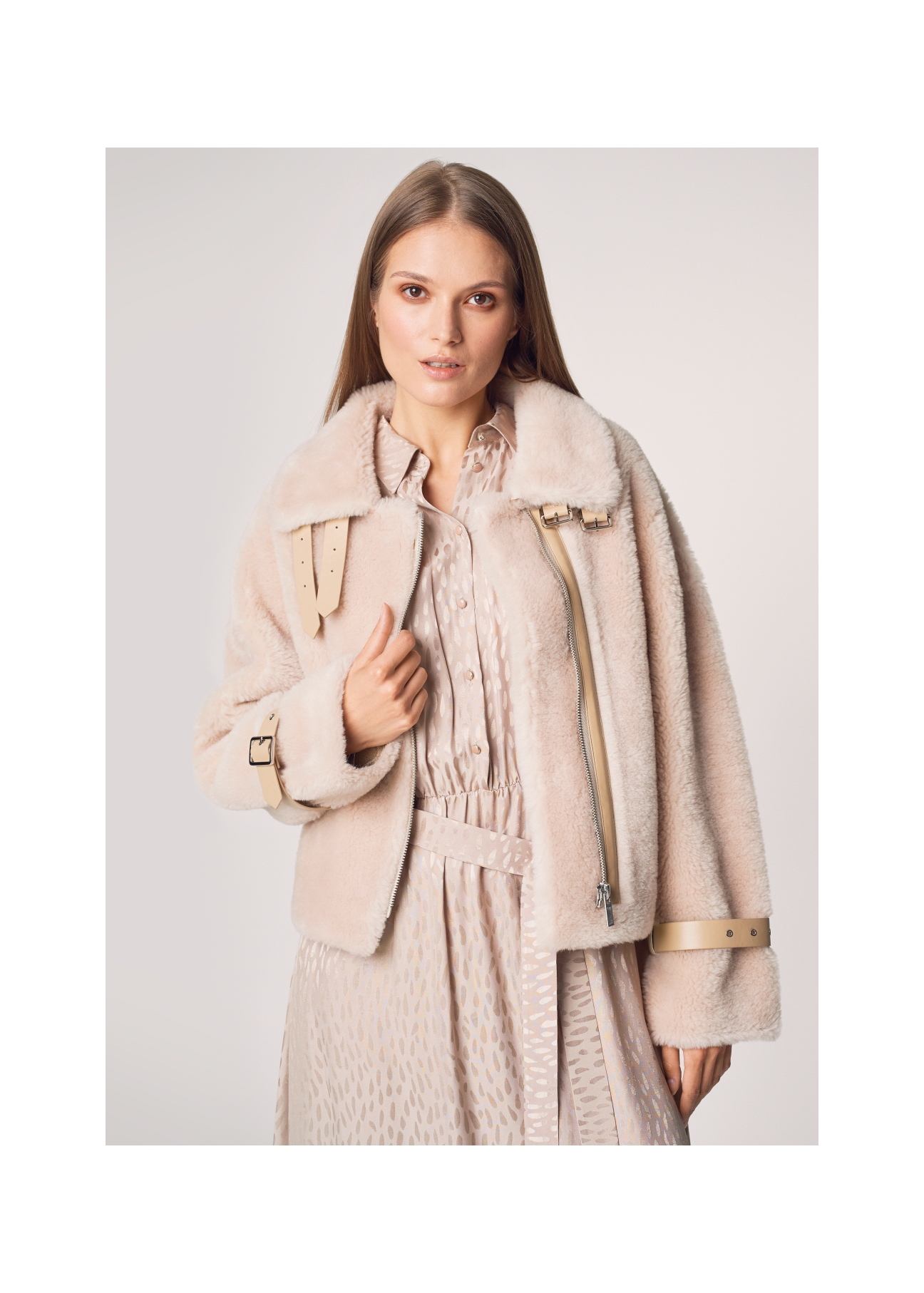 Wełniane futerko damskie oversize FUTDW-0002-81(Z21)-01