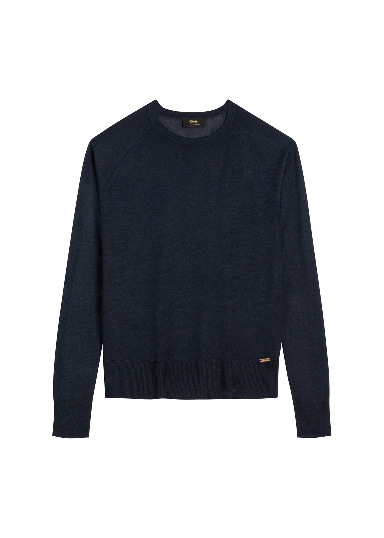 Cienki granatowy sweter damski SWEDT-0257-7E(W26), widok produktu z przodu na białym tle.