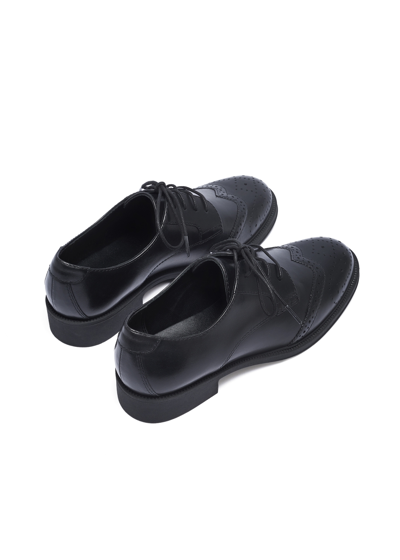 Czarne skórzane półbuty damskie BUTYD-1283-99(Z26)