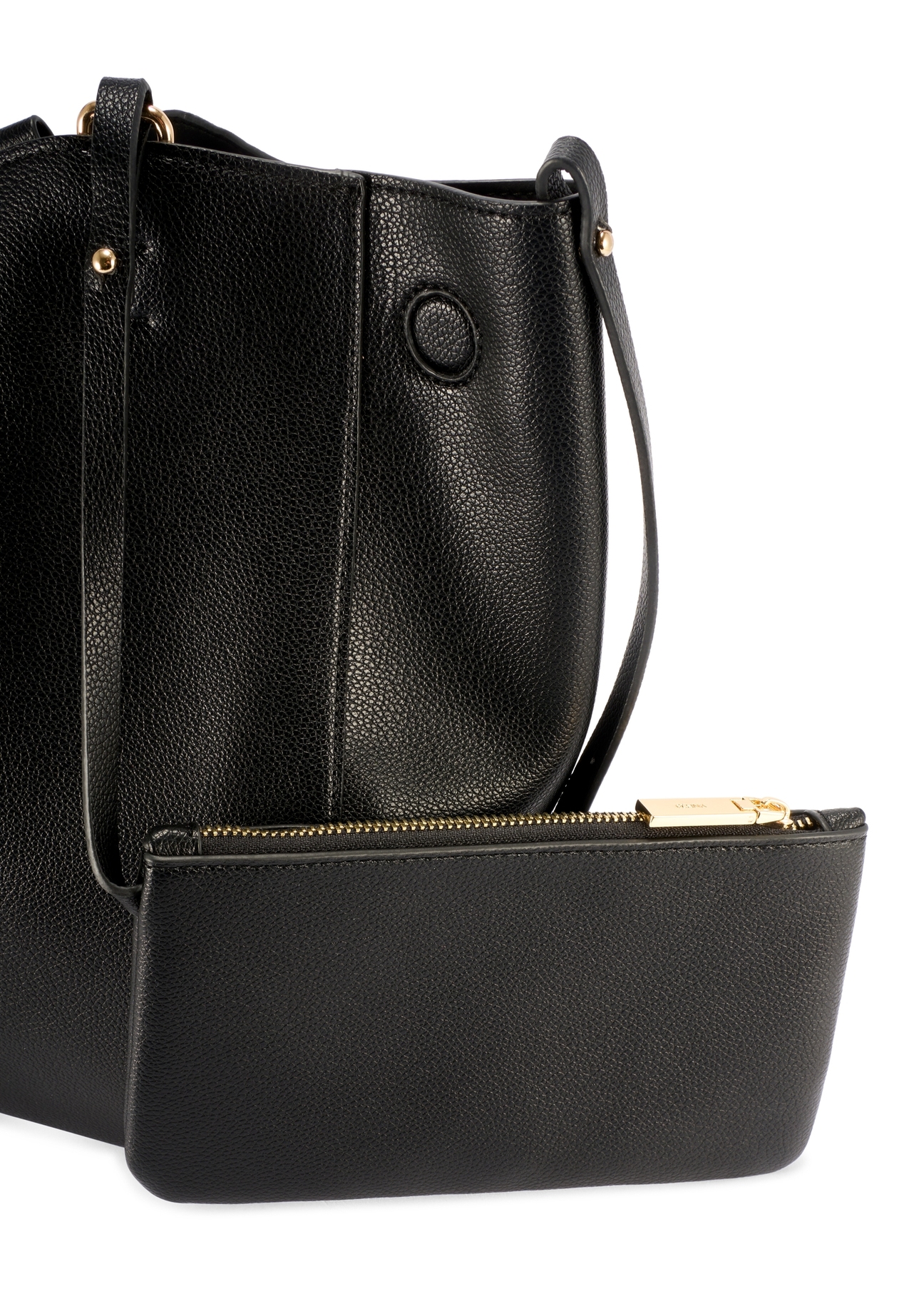 Duża czarna torebka shopper TOREC-1201-99(W26), widok kosmetyczki na białym tle.