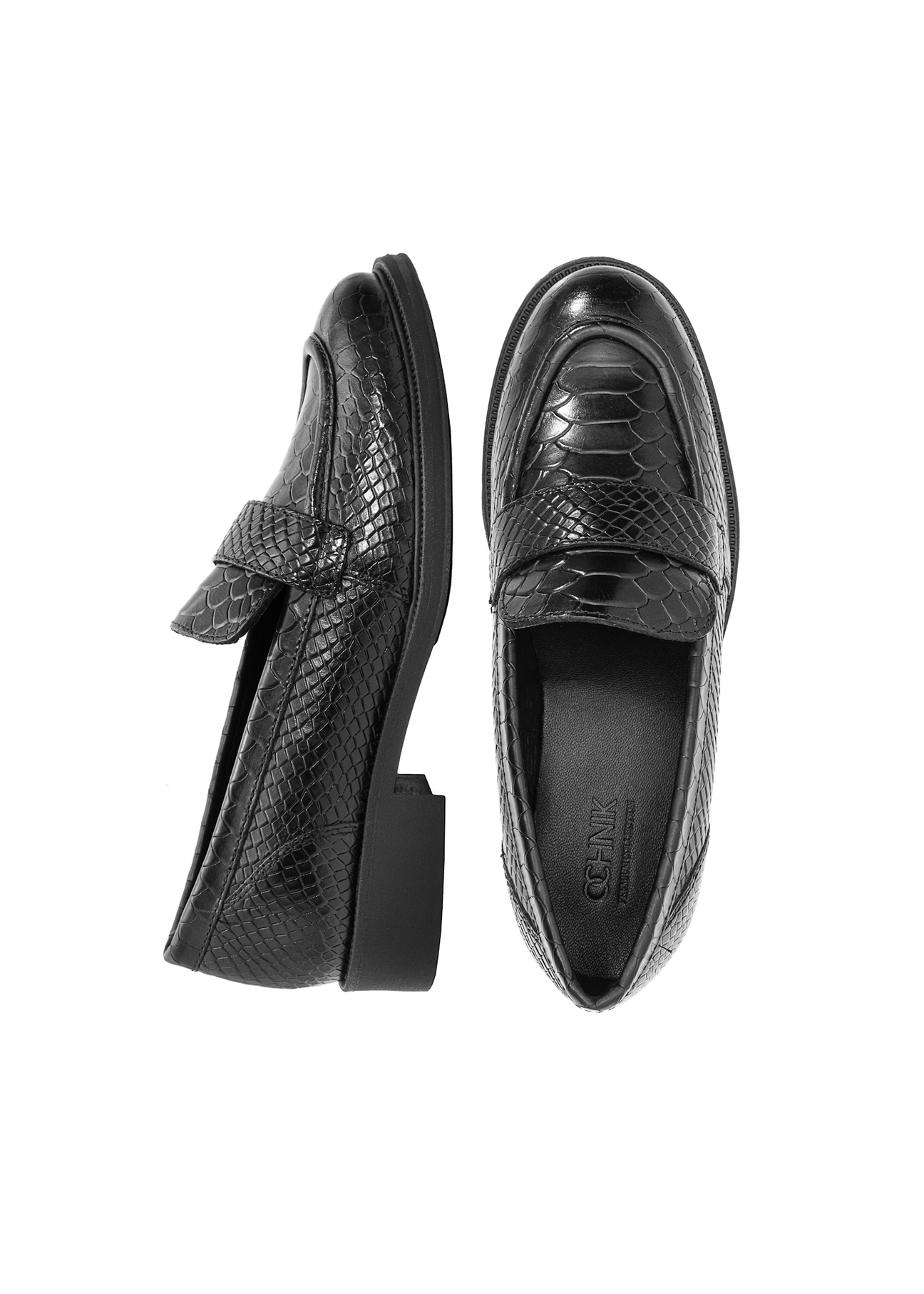 Czarne skórzane mokasyny damskie croco BUTYD-1198-99(Z25), widok produktu z góry na białym tle.