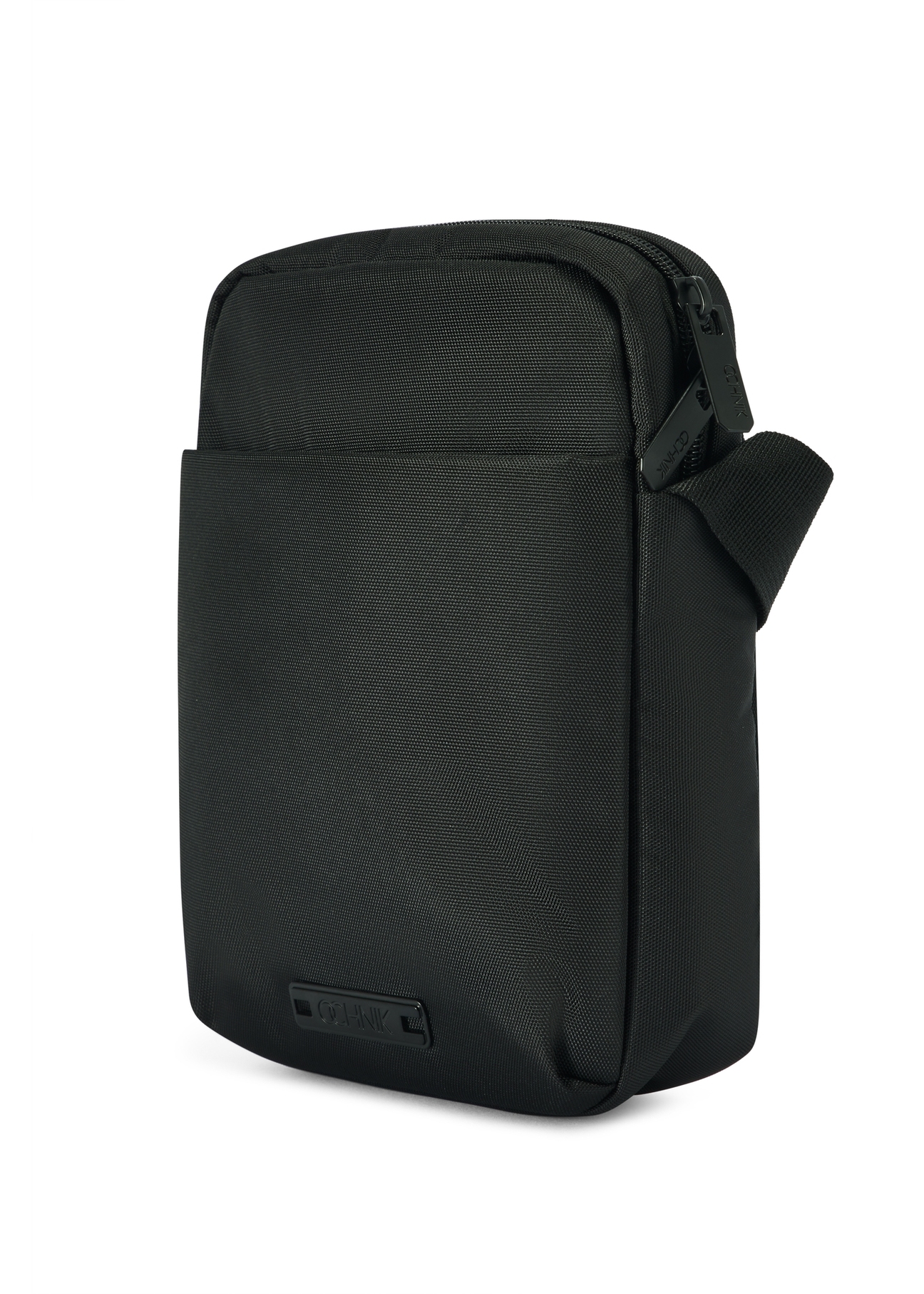 Czarna męska saszetka TORMN-0366-99(Z25), widok produktu skosem na białym tle.