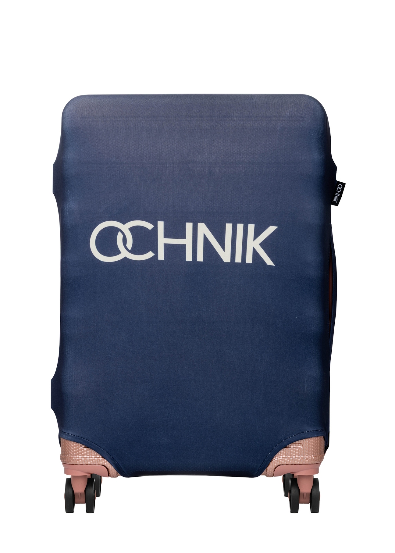 Granatowy pokrowiec na średnią walizkę AW-013-0002-7D-M(W26), widok produktu z przodu na walizce.
