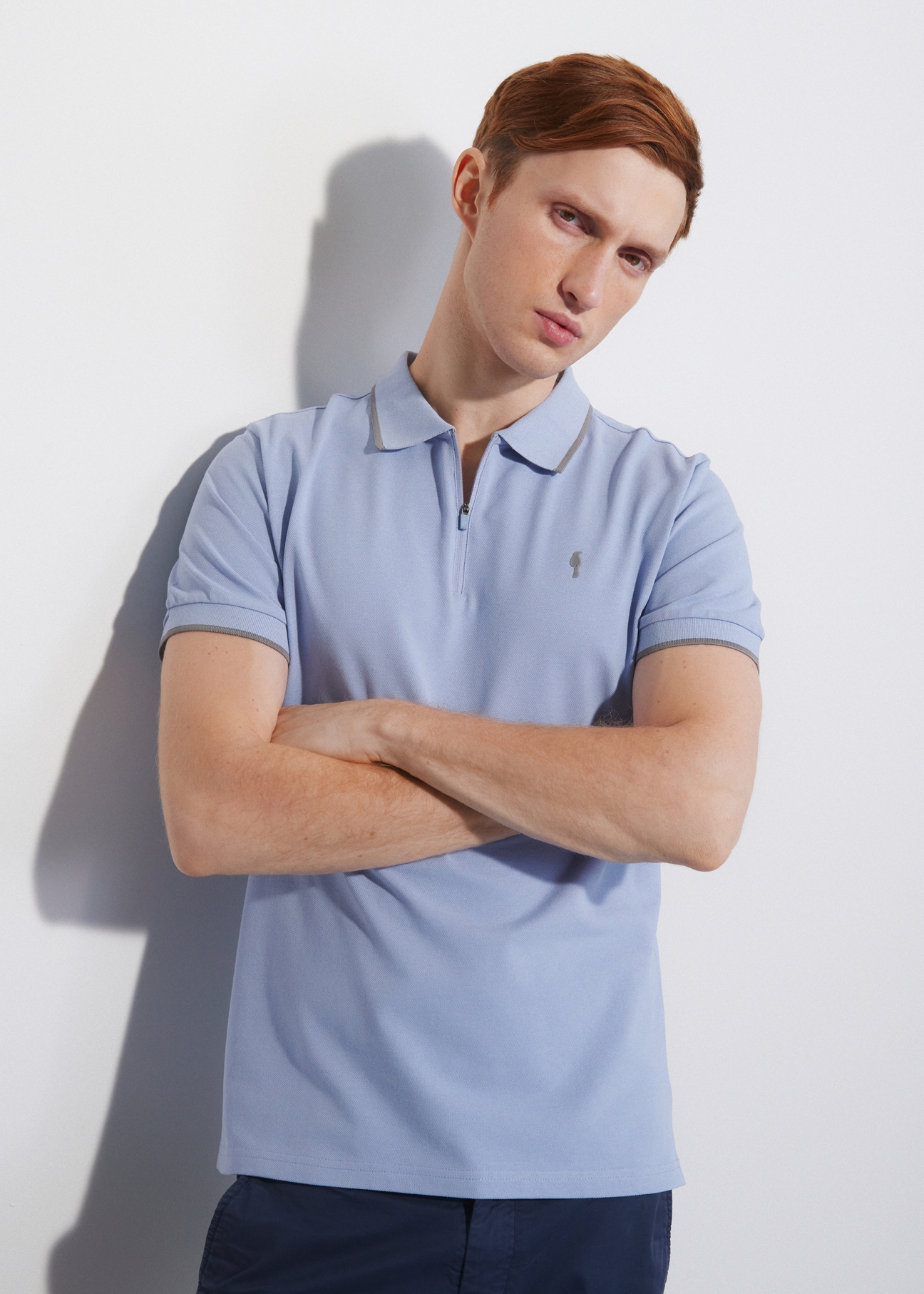 Błękitna koszulka polo z logo POLMT-0059-61(W23)-01