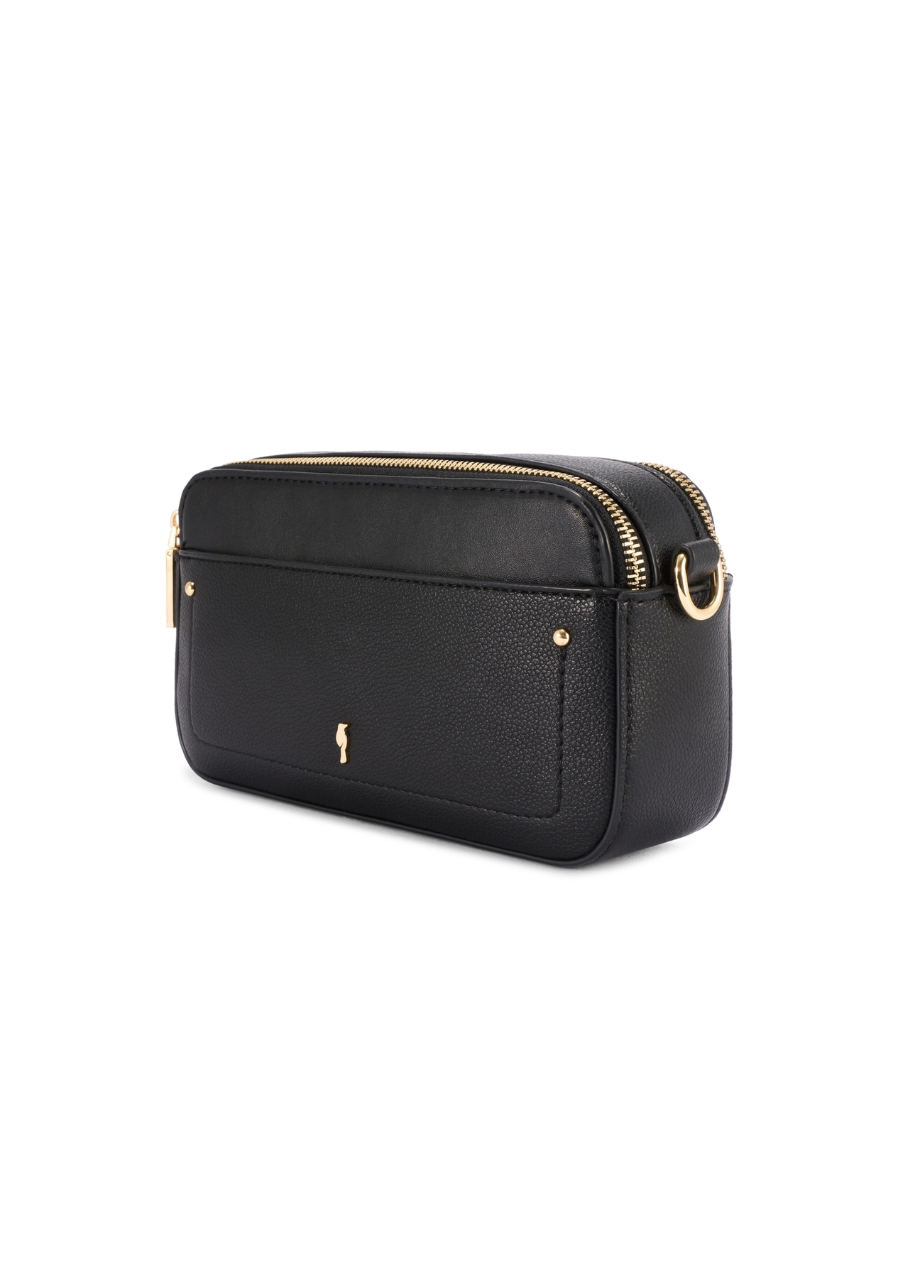 Mała czarna torebka damska TOREC-1173-99(W26), widok produktu skosem na białym tle.